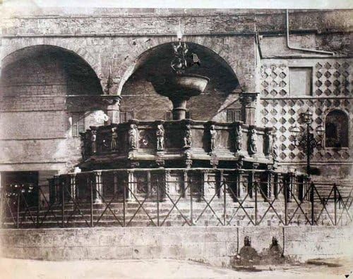 Palazzo Pubblico ora Municipale / Fonte Maggiore in Piazza del Duomo, Perugia (Original Matte Photographs, 1905)