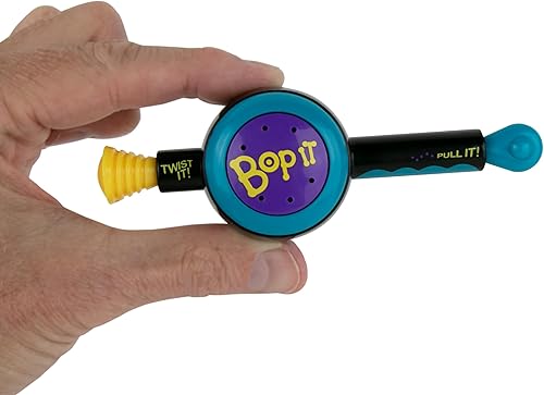 ¡El Bop It más pequeño del mundo! El juego clásico de Bop It, Twist It, Pull It en tamaño miniatura. Juego electrónico de viaje. Juega solo o con