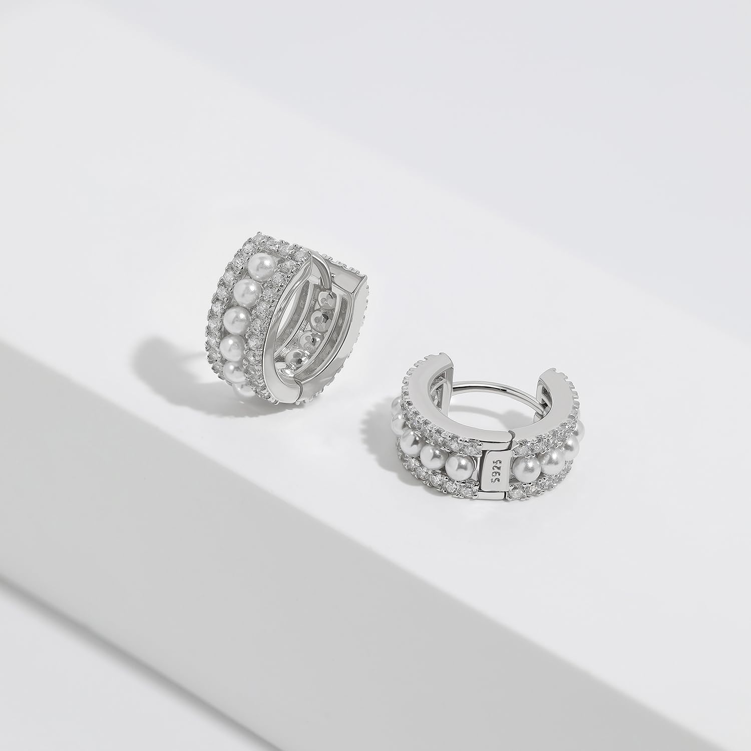 Meissa Pendientes Aro con Perlas para Mujer, Plata de Ley 925 con Baño en Oro o Plata Incrustaciones de Circonitas y Perlas Cierre de Bisagra