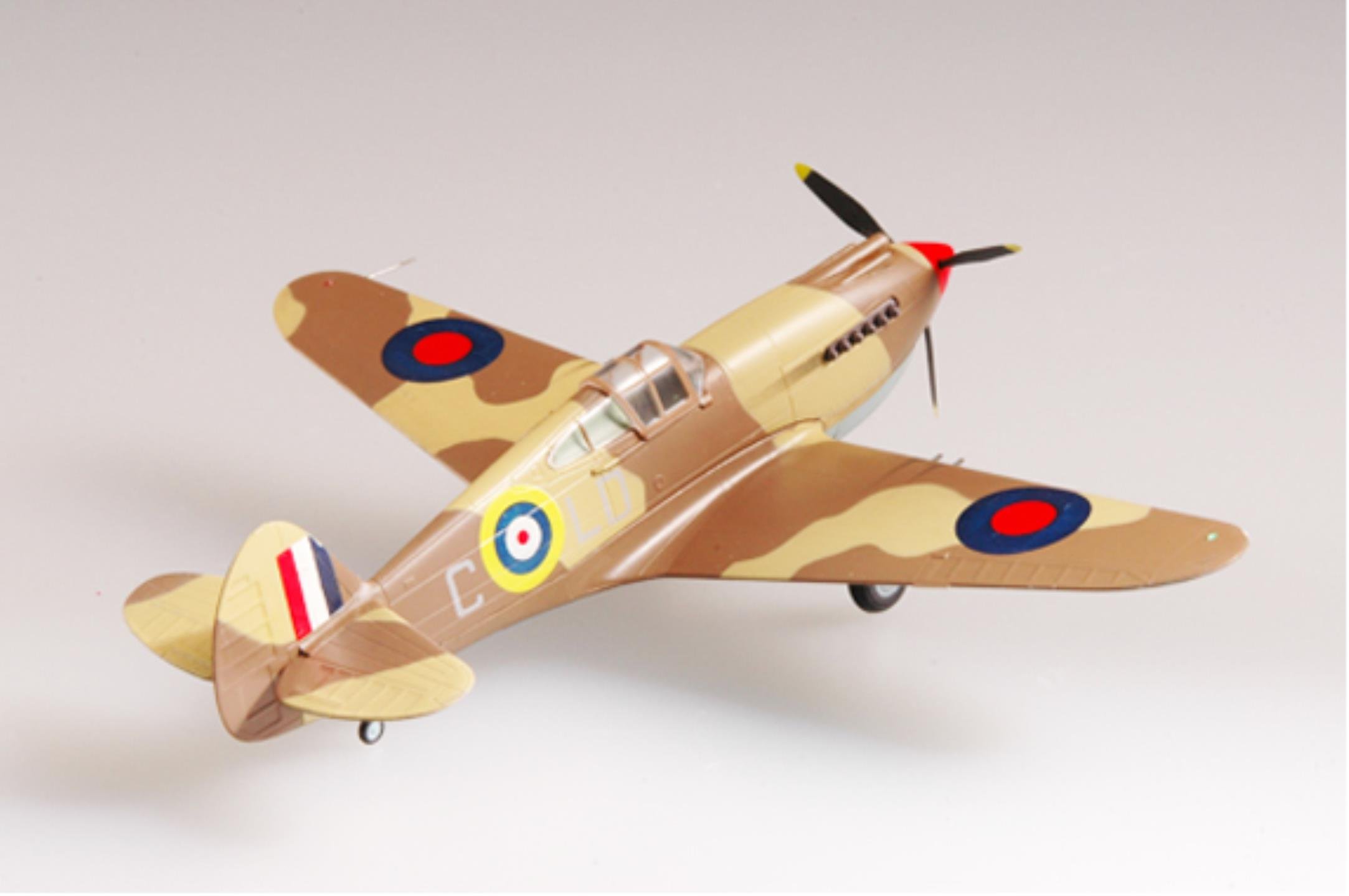 Amazon | 1/72 完成品 37208 カーチス P-40 トマフォークIIB