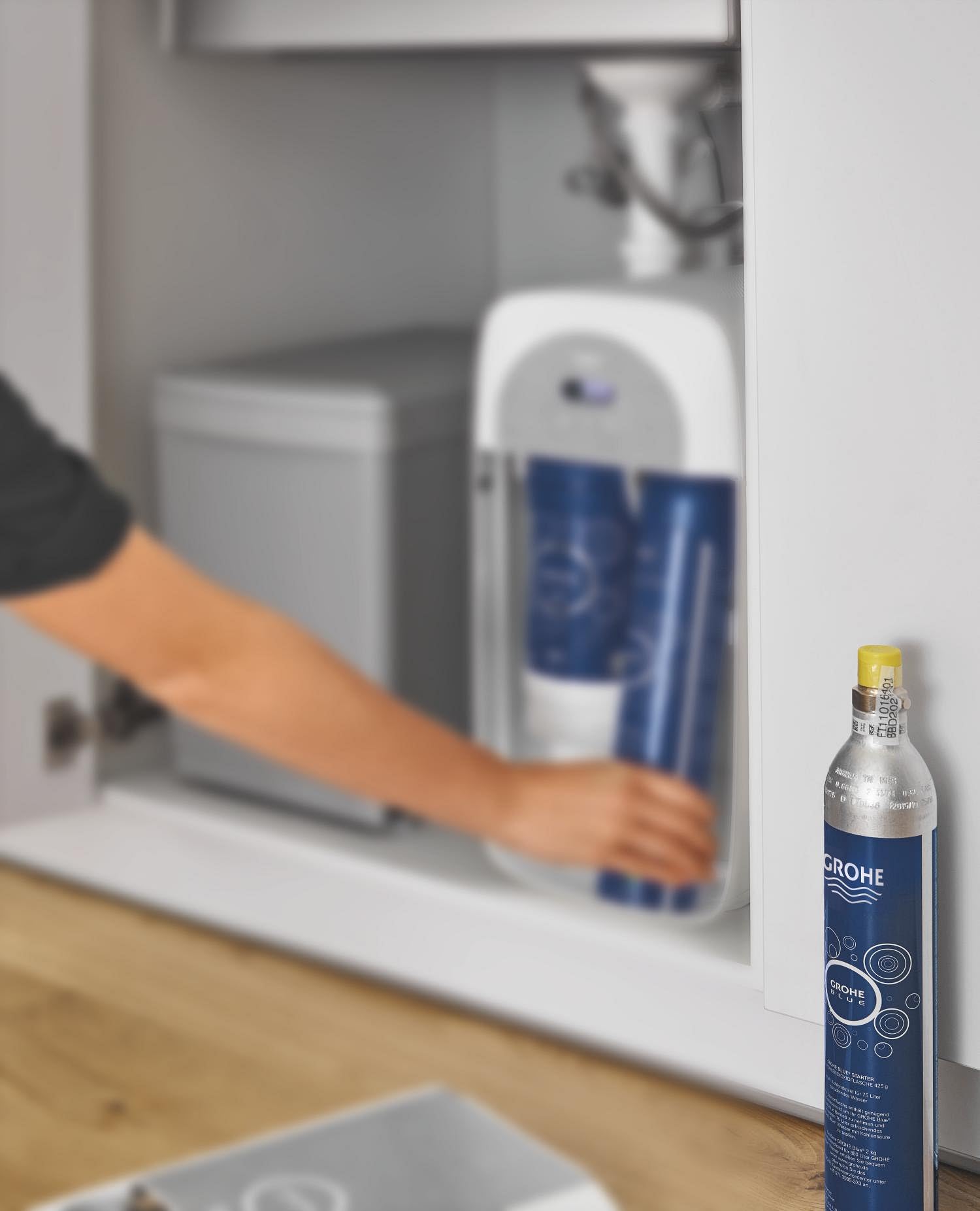 GROHE Blue, pack 4 botellas CO2 de 425g para hasta 60 l de agua con gas (Calidad alimentaria, compatible con gasificadores comunes con conexión estándar, uso universal y fácil sustitución), 40422000