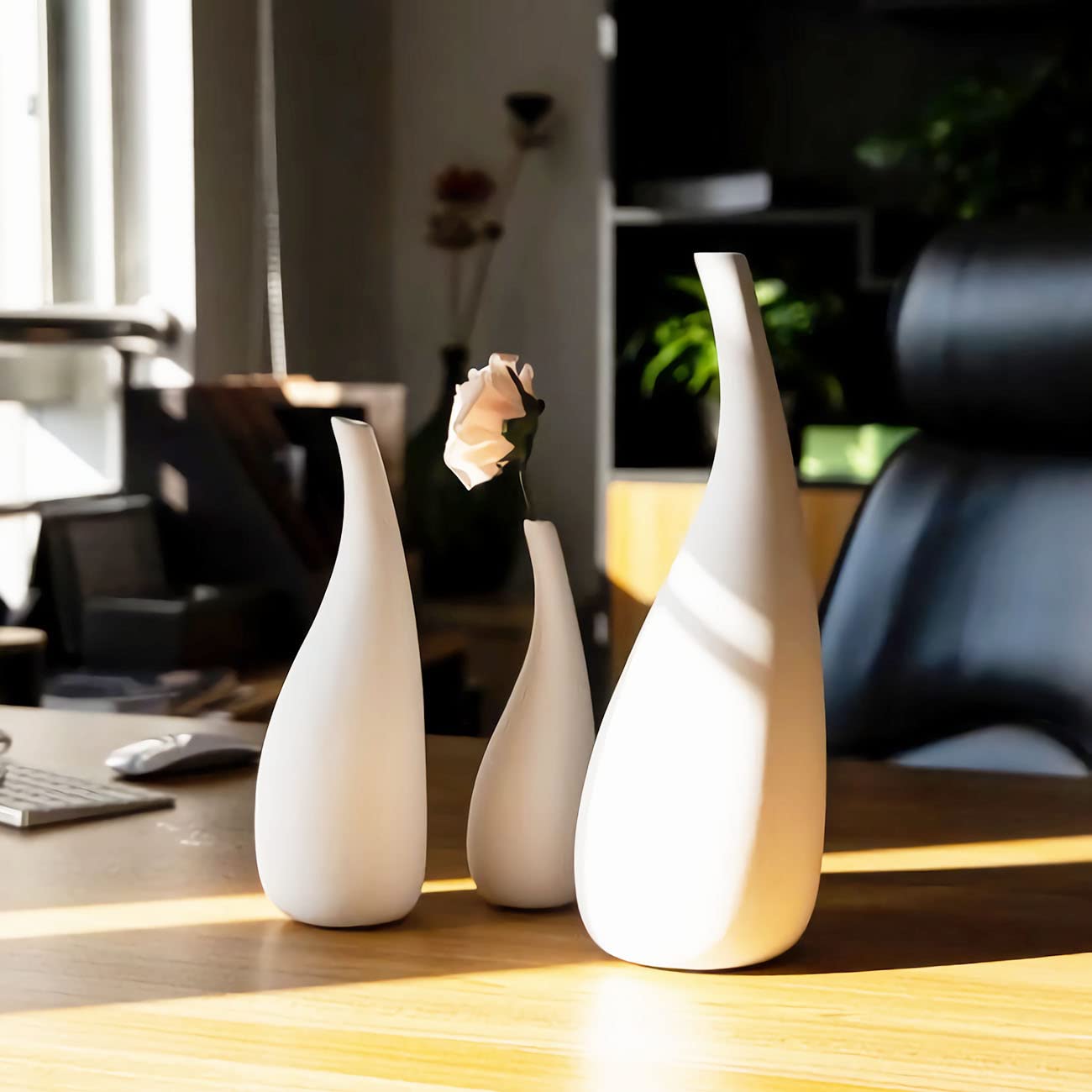 Vaso In Ceramica Bianca Moderno - Decorazione Elegante Per Tulipani, Tavolo O Ufficio (20x10 Cm)