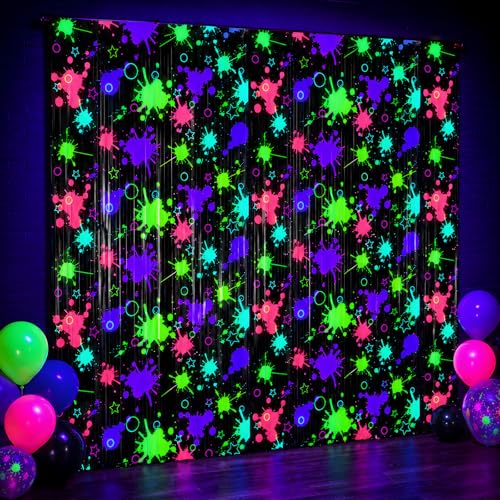 Rideaux de fête phosphorescents pour illuminer un anniversaire sombre