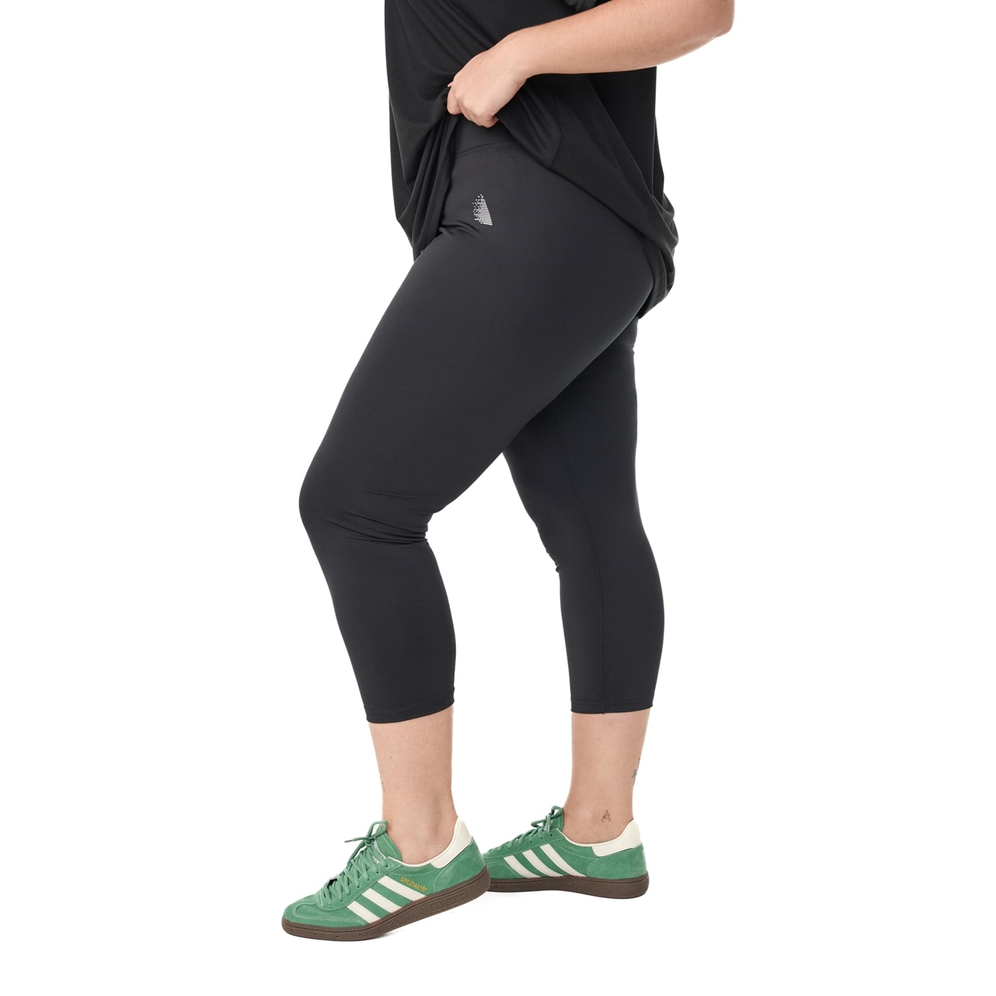 Zizzi Capri Sport-Leggings Damen große Größen, 3/4 Workout-Tights Schwarz | Eng anliegende Workout-Capris in 3/4-Länge für curvy Damen: sportliche Sporthose und Capri-Leggings mit breitem Bund