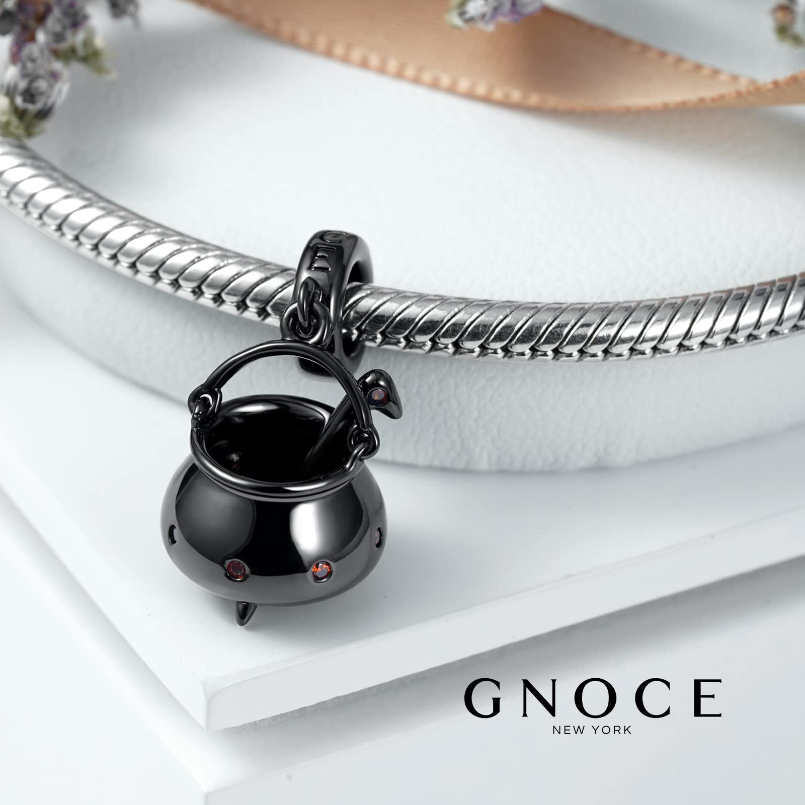 GNOCE Colgante De Caldero De Bruja De Plata De Ley 925 Con Piedras Preciosas De Rubí Para Pulseras/Collares Regalo De Joyería Para Mujeres Niñas Esposa e Hija