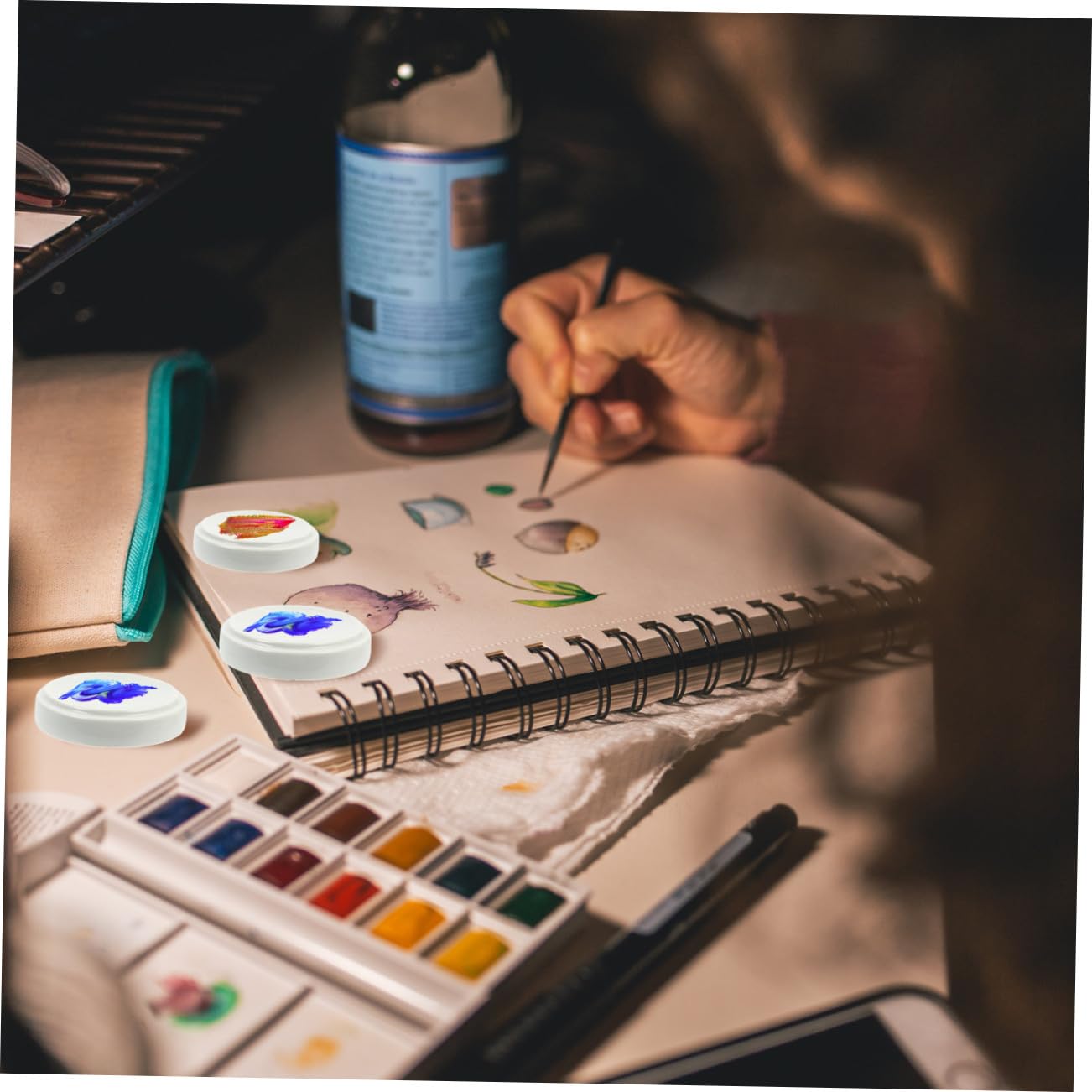 NUOBESTY Palette Céramique Surface Lisse et Facile à Nettoyer avec Couvercle 5 Couches pour Peinture Acrylique et Gouache pour Artistes et Amateurs d'art