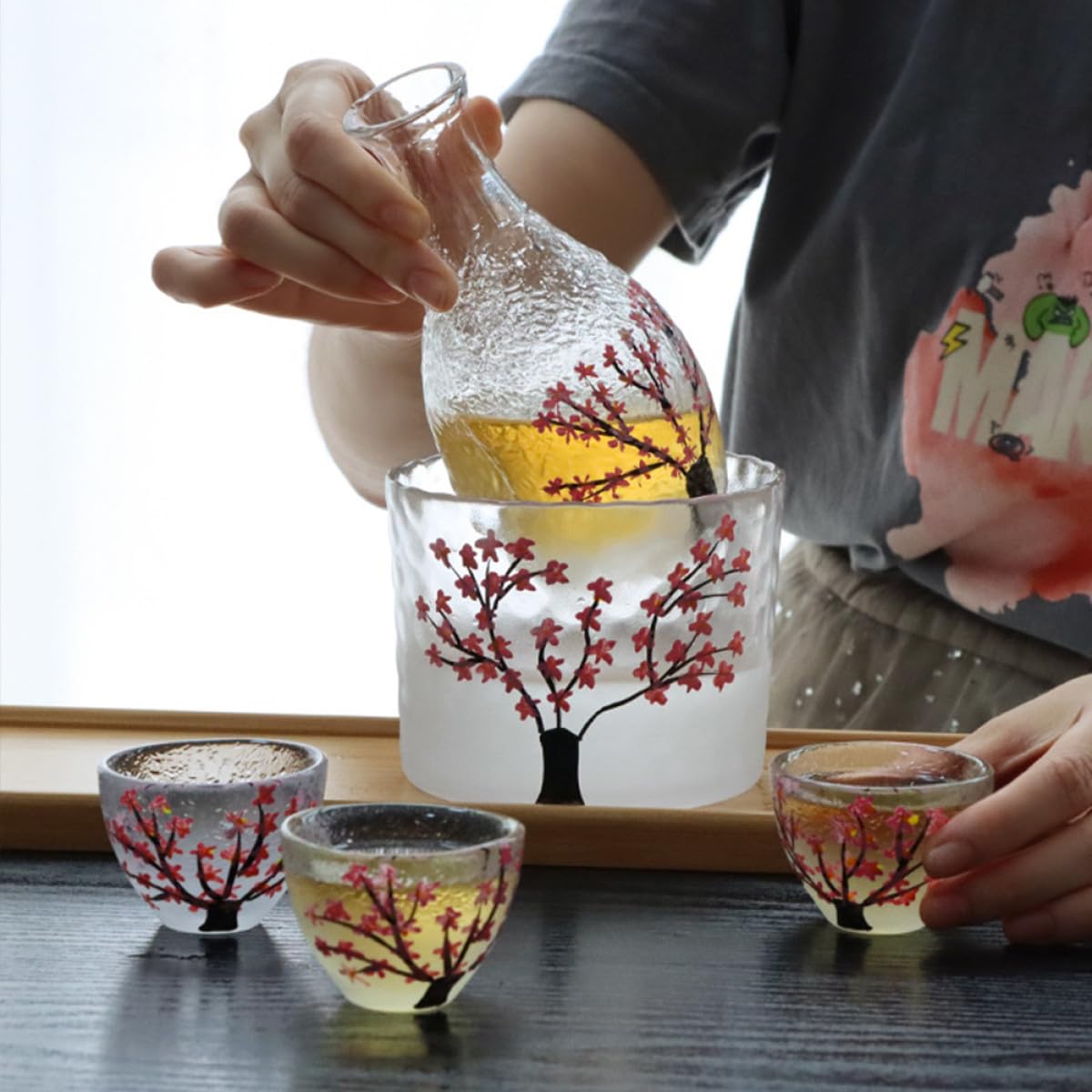 Set Elegante di 4 Pezzi per Sake in Vetro Stile Giapponese Brocca e Bicchieri, Design Semplice e Funzionale per Natale e Anniversari