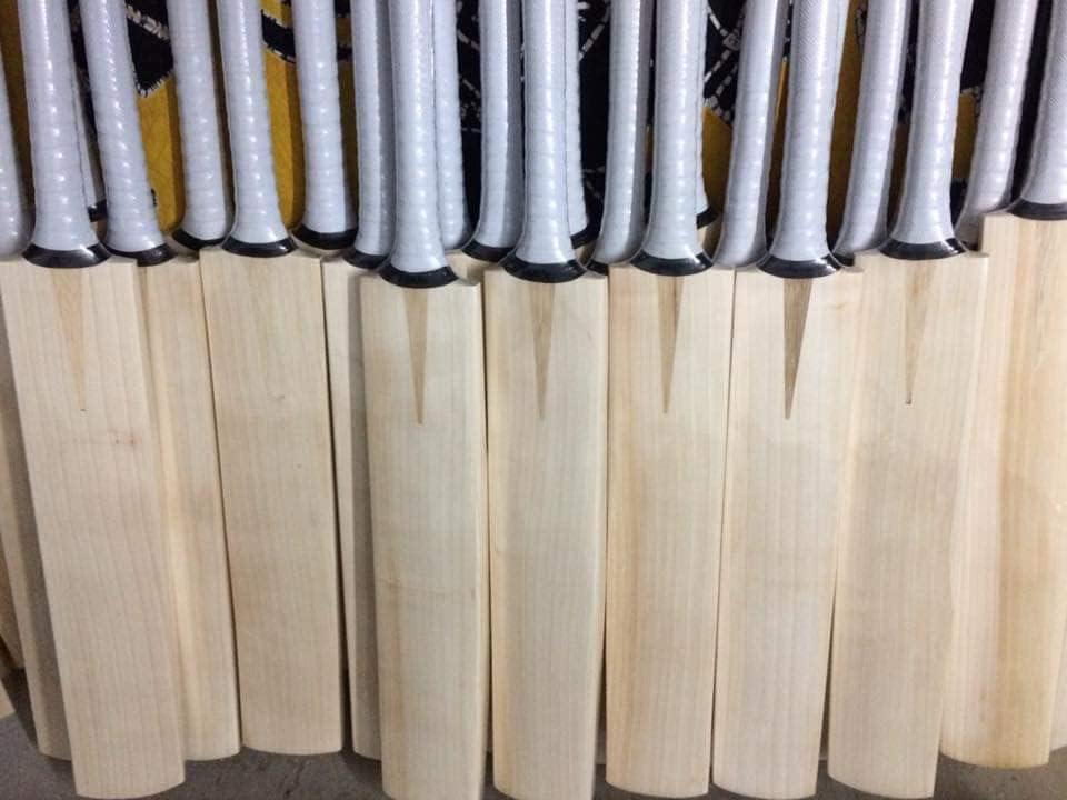 Halloween Made English Willow Cricket Bat Grade 1 Big Edges 40-45 MM Sweet Spot by Dream Land & Greenfild