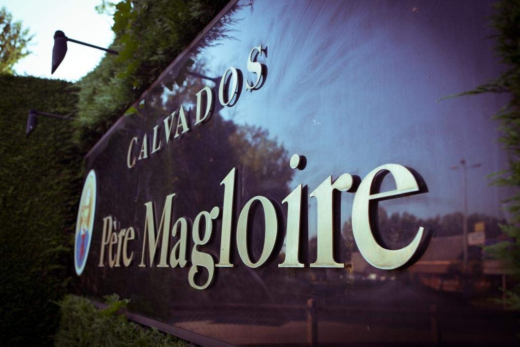 新品　ブランデー　ペール・マグロワール　フランス　陶器 Amazon.co.jp: ペール マグロワール フィーヌ カルヴァドス