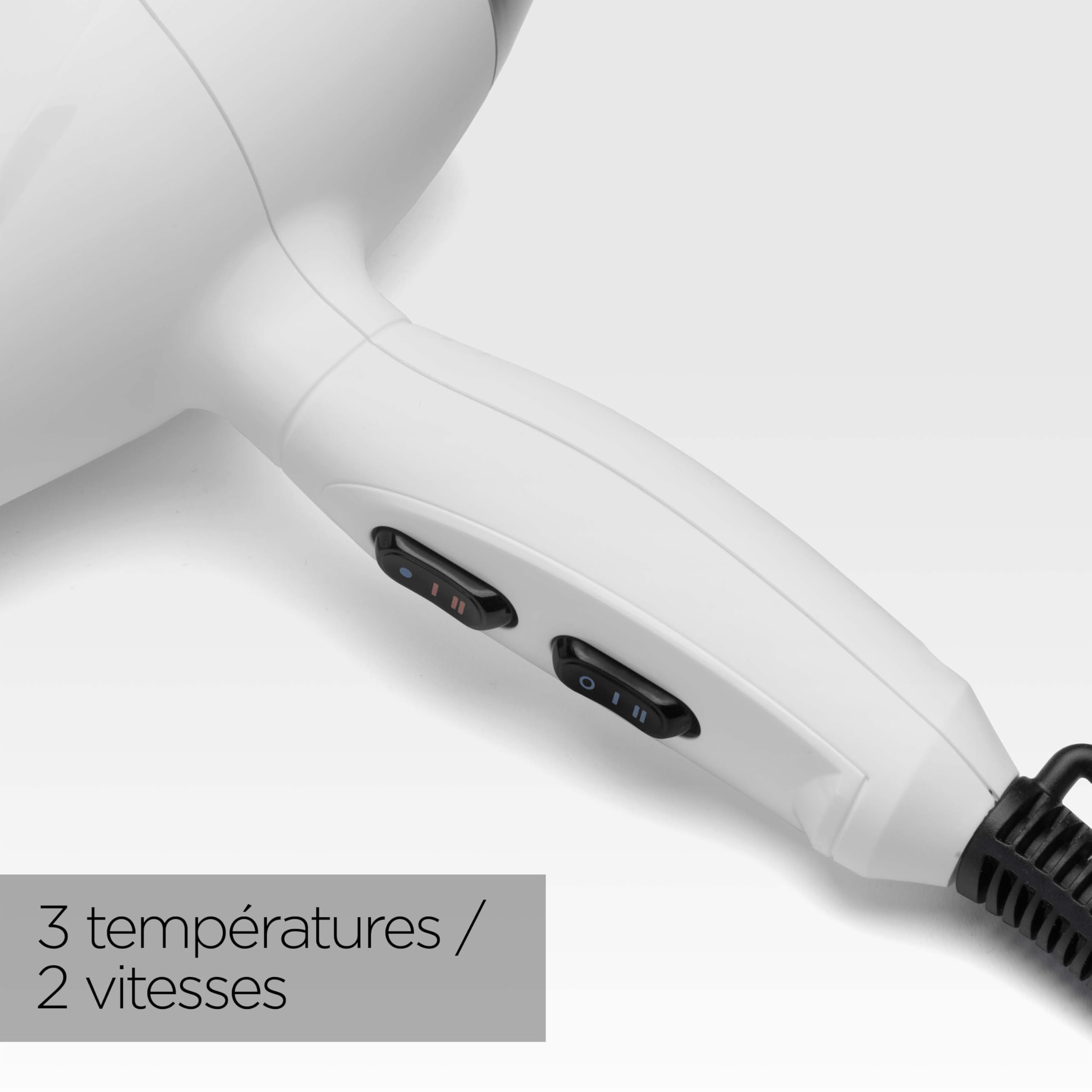 BaByliss Sèche-cheveux Speed Pro 2000 Sèche cheveux 2000W Moteur Professionnel AC Fabriqué en Italie Léger Technologie Ionique Anti-Frisottis 3 réglages température 2 réglages vitesses Blanc 6704WE
