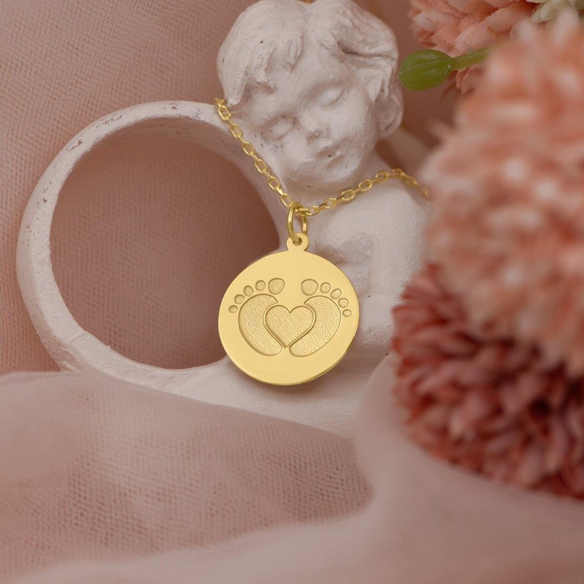 LKBEADS Collar de plata de ley 925 de 22 mm | Cadena de 45 cm | Colgante grabado con huellas de bebé | Joyas para mamás primerizas | Recuerdo de baby shower | Joyas bañadas en oro | L_01934