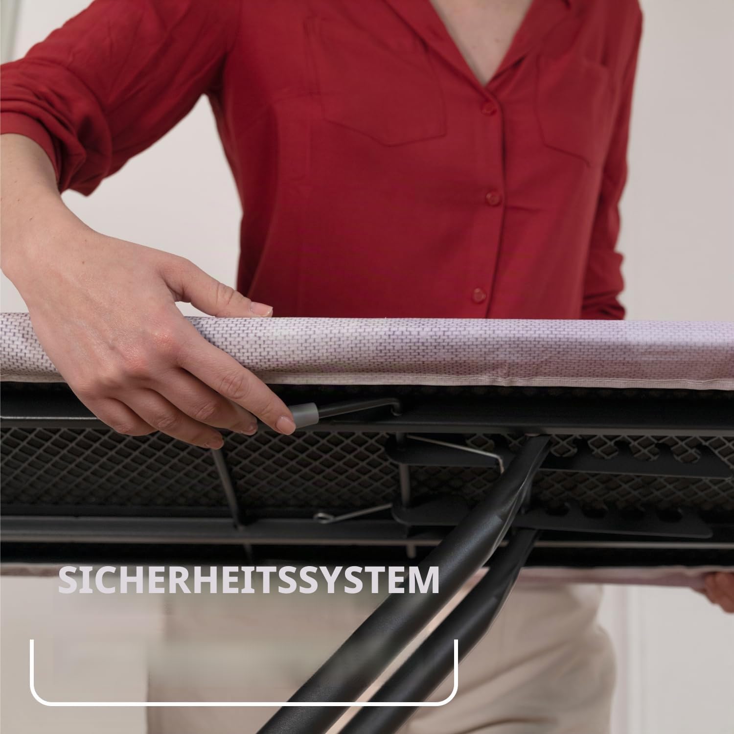 Vileda Diamond Bügelbrett, 120x38 cm, höhenverstellbar bis 97 cm, Aluminium, Schwarz/Grau mit Lila und Lachs, mediano, stabile Legierungsstahlkonstruktion