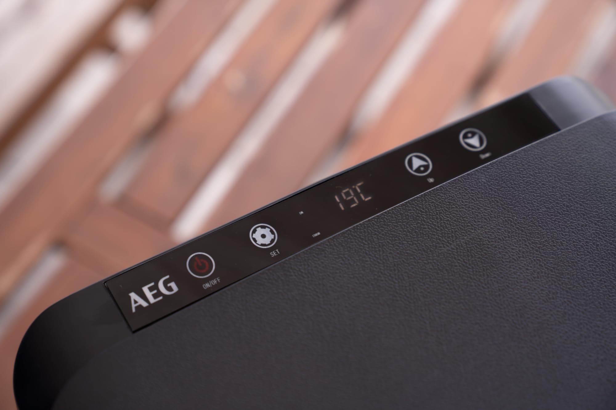 AEG Automotive Kompressor Kühlbox KK 30, Mobile Kühlbox für das Auto, konfigurierbare Temperaturen von +20 °C bis -20 °C Grad,Gefrierfach und Kühlbereich, inkl.Zwei Tragegriffen, 30L Fassungsvermögen