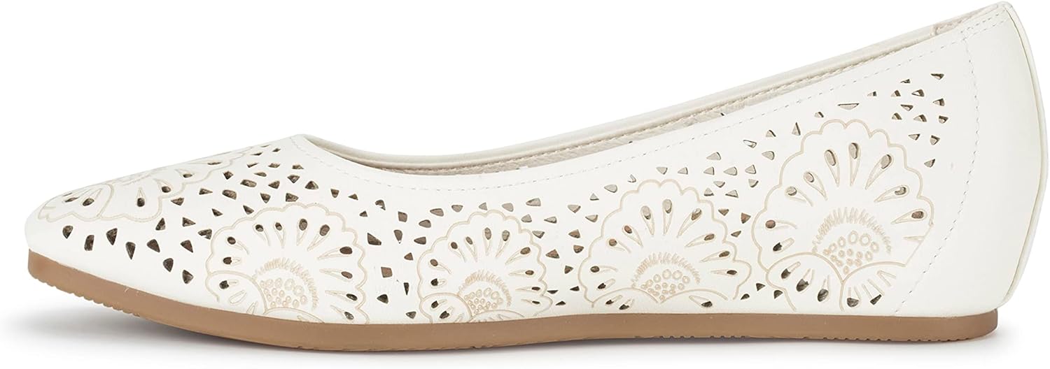 Baretraps Chika Women's Flats & Oxfords Cream Size 7.5 M (BT29606)