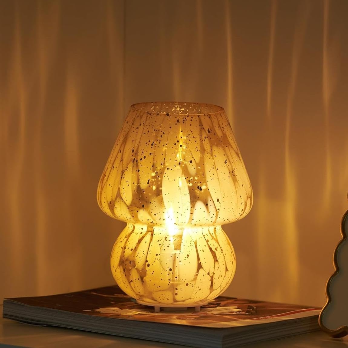 Glass Mushroom Lamp Cordless Table Lamp for Bedroom, Small Desk Bedside Lamps for Living Room, Mushroom Decor Cute Mini Modern Lamps Battery Operated for Night Stands, Aesthetic Home Living Room Decor