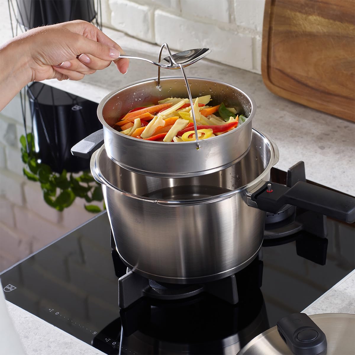 Fissler Vitavit Premium Pentola a pressione in acciaio inox 8 L, 26 cm, 4 livelli di cottura, incluso inserto, adatta a fornelli a induzione