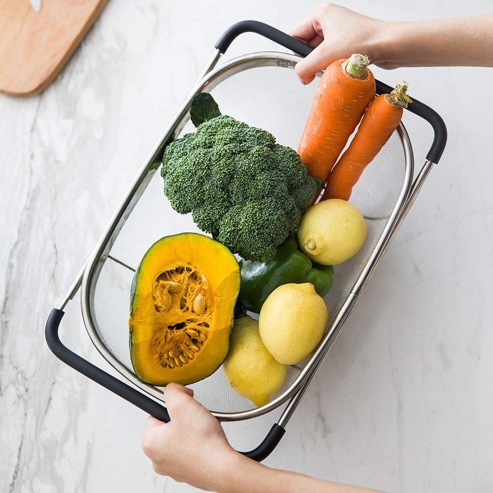 Paquete de 2 coladores ovalados sobre el fregadero para cocina, malla fina de acero inoxidable de 6 cuartos de galón con asas de agarre de goma expandibles para colar, drenar, enjuagar frutas, 5
