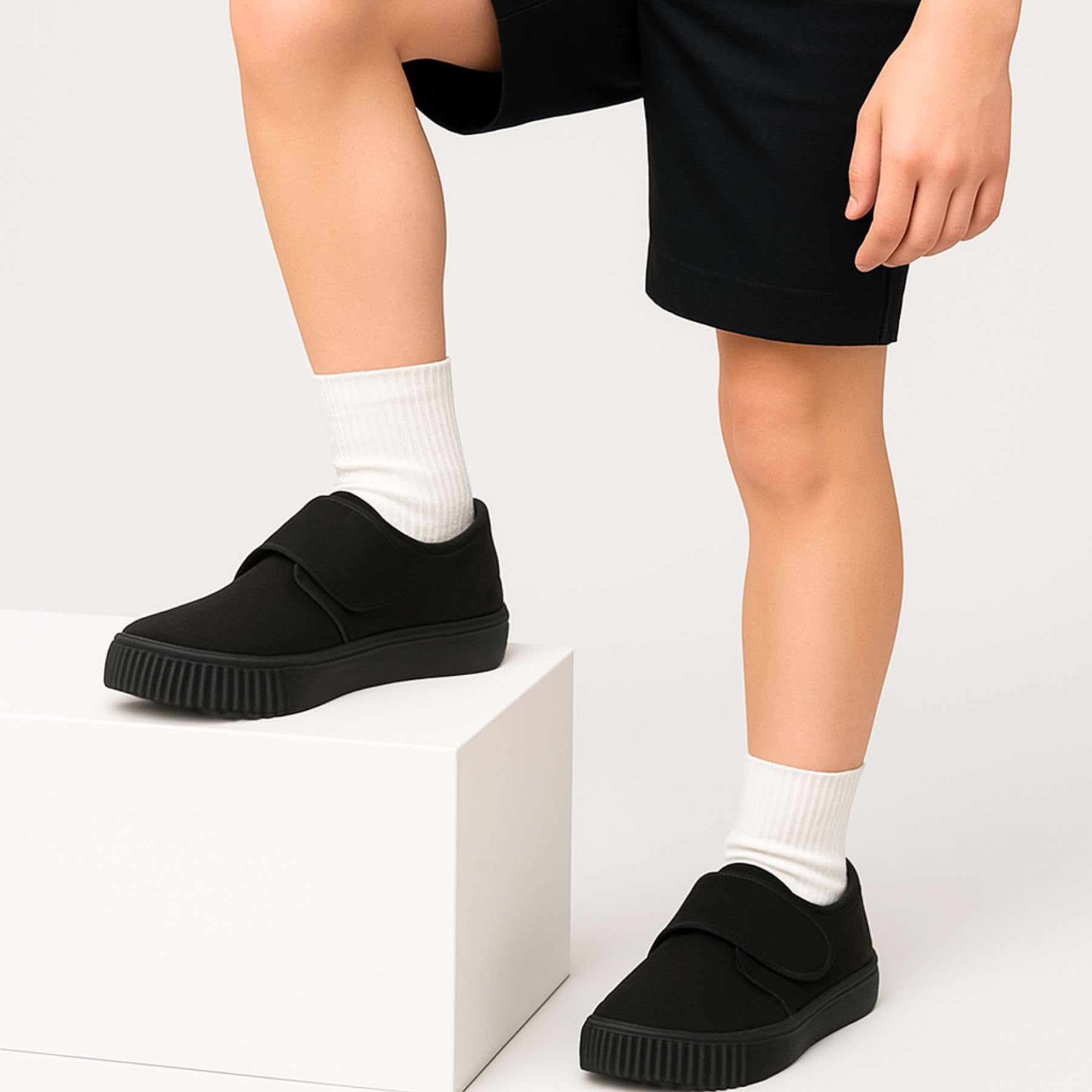 Confezione da 2 scarpe Plimsolls in tela per bambini attivi, tinta unita, scarpe da scuola per aule, parco giochi e sport al chiuso, morbide, unisex, scarpe da ginnastica nere
