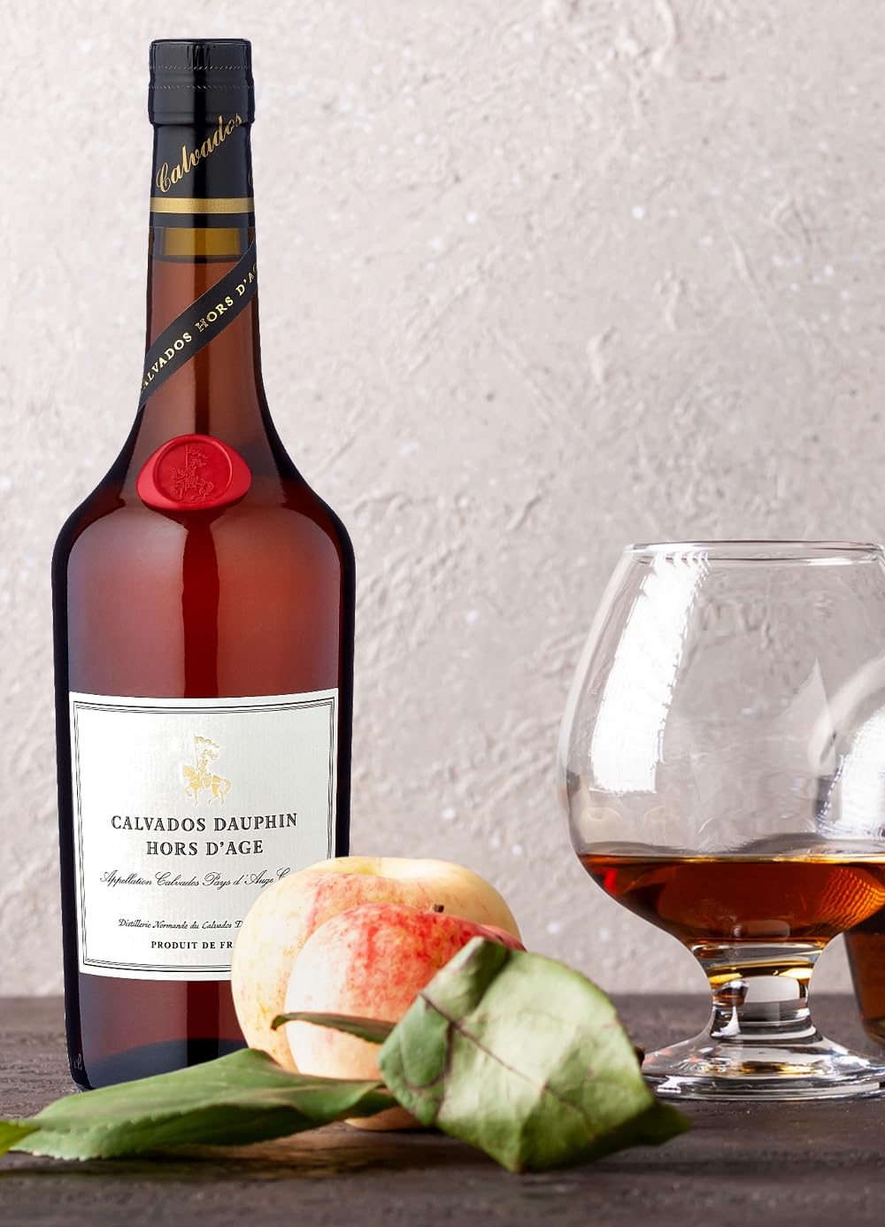 Dauphin Calvados Hors d‘Age – Lang gereifter, fruchtbetonter Apfelbrand aus der Normandie mit 40% vol. (1 x 0,7l)