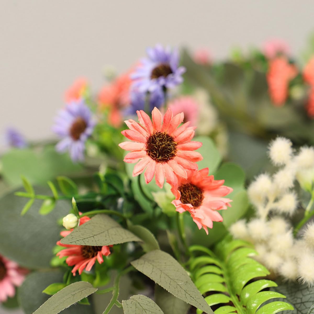 jojofuny Künstlicher Eukalyptus Gänseblümchen Kranz Langlebige Sommer Dekoration für Haustür Wand Fenster Romantischer Willkommenskranz für Hochzeit Garten und Innenbereich