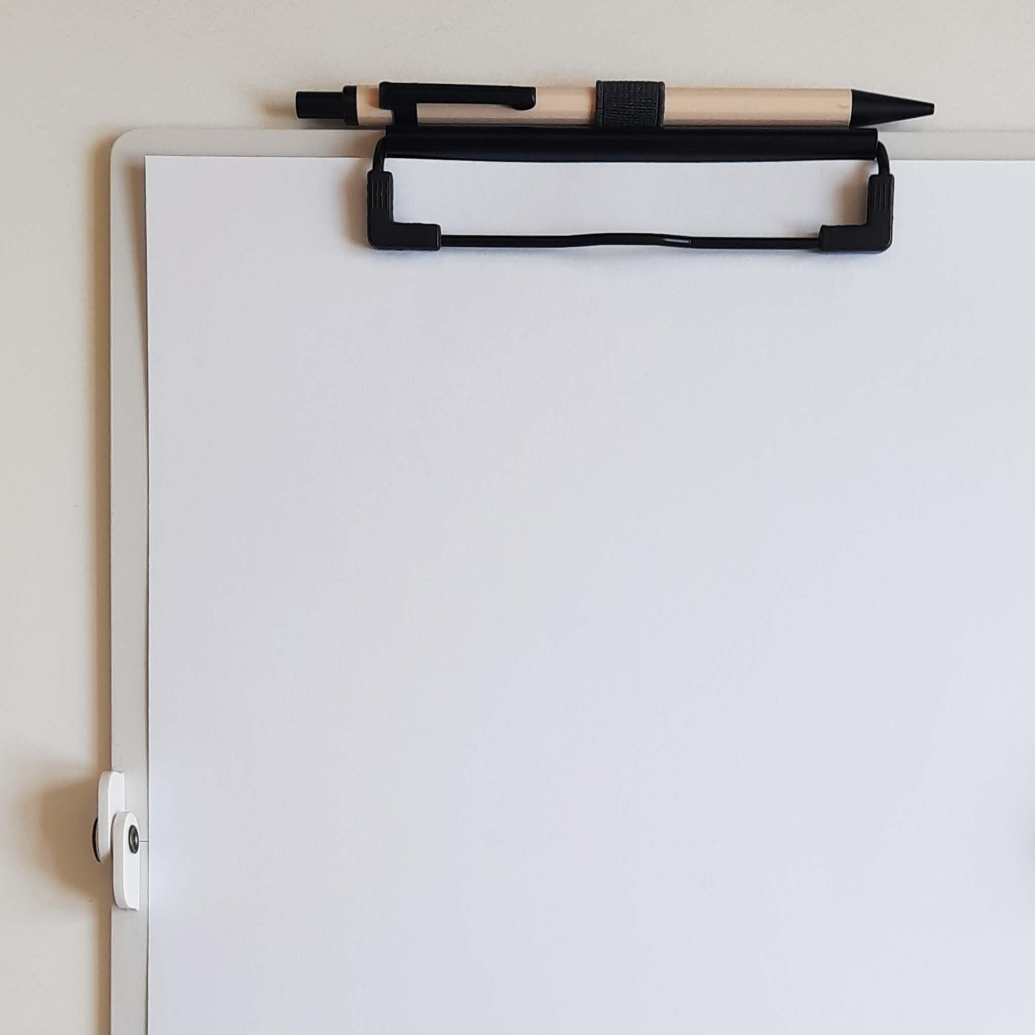 Clipboard Pliable A4 APLI - Planchette à Pince En ABS Blanc, élastique Et Porte-stylo - Pour Bureau, Voyages, Terrain - 13