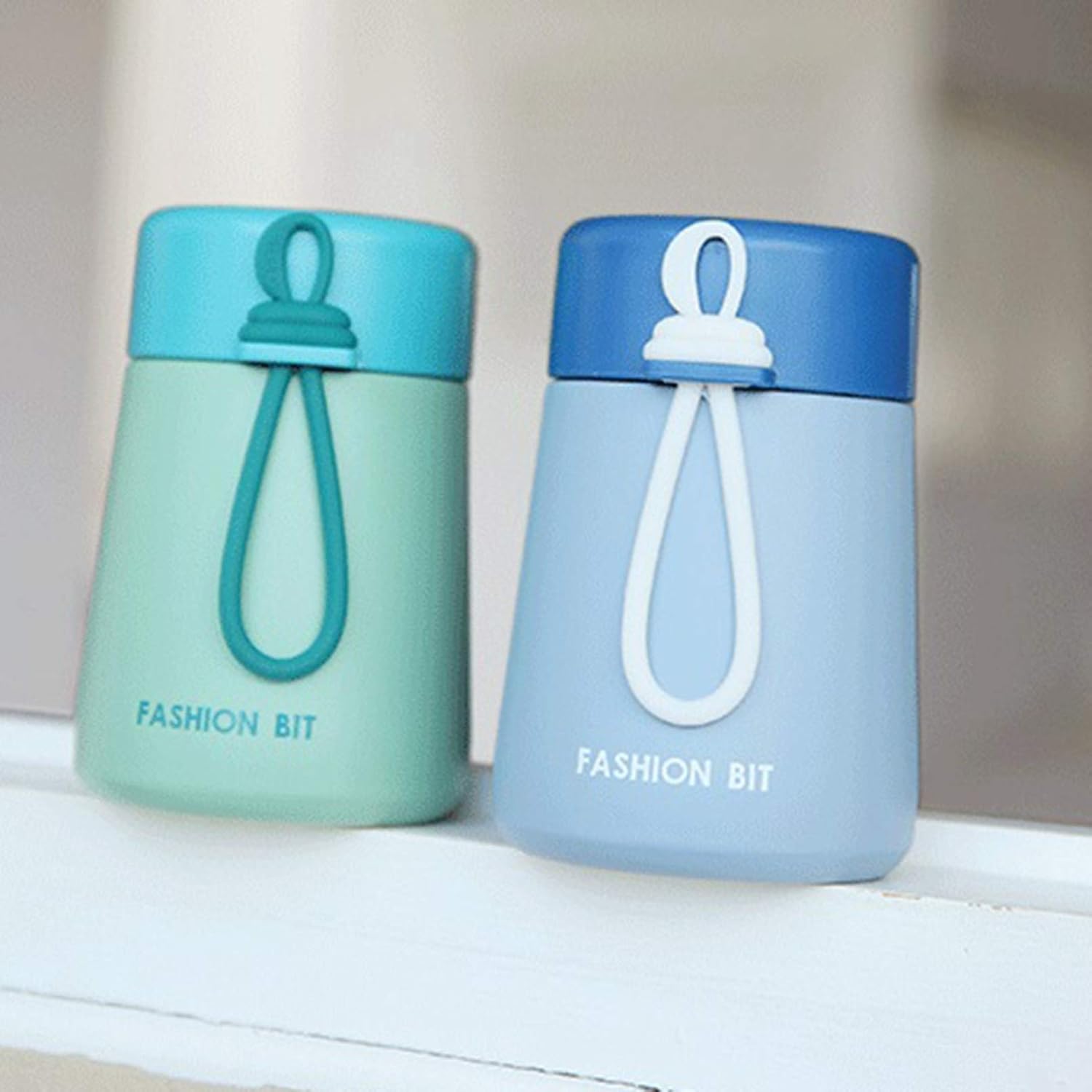 Amazon 水筒 ステンレス ウォーターボトル 飲料ボトル 広口 180ml 紐付き 耐冷耐熱 お出かけ オフィス 通勤 部活 コップ 細い 持ち運び易い カワイイ 洗いやすい 男女兼用 水飲みコップ 漏れにくい 春夏秋冬 水筒 マグボトル オンライン通販