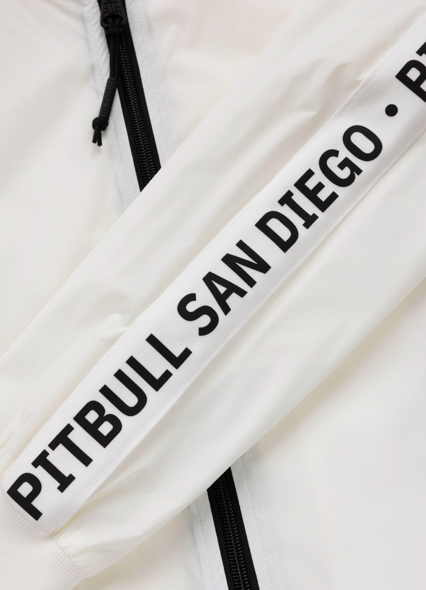 PITBULL - Męska kurtka przejściowa z kapturem, ATHLETIC TAPE, wiatroszczelna, kurtka softshellowa z zamkiem błyskawicznym, wygodne kieszenie boczne, kurtka wiosenna, kurtka softshellowa