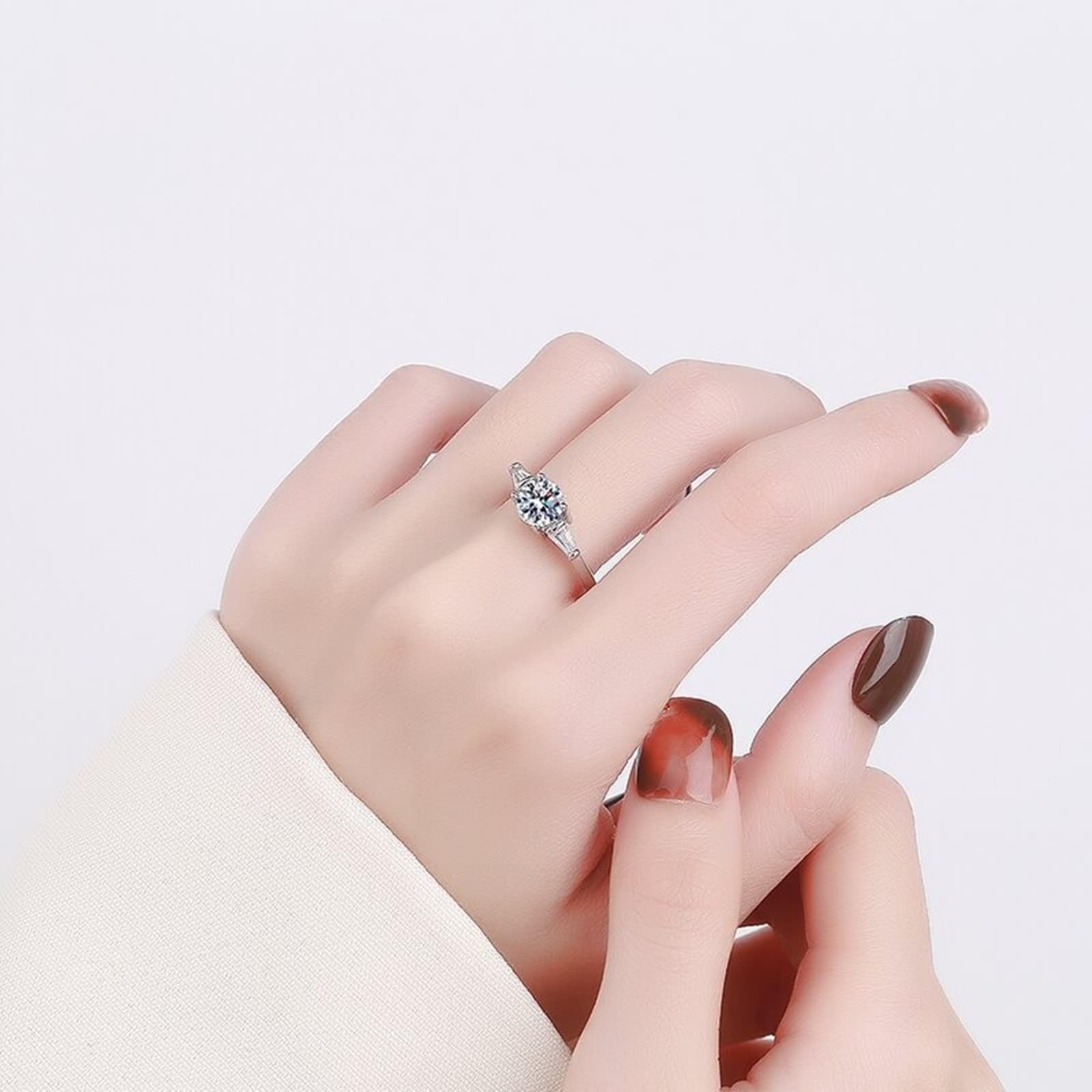 Pierścień do układania w stos unikalna obrączka ślubna z białego złota 18K diament laboratoryjny 4 zęby z okrągłą cyrkonią rozmiar H 1/2 moda dla żony biżuteria ślubna