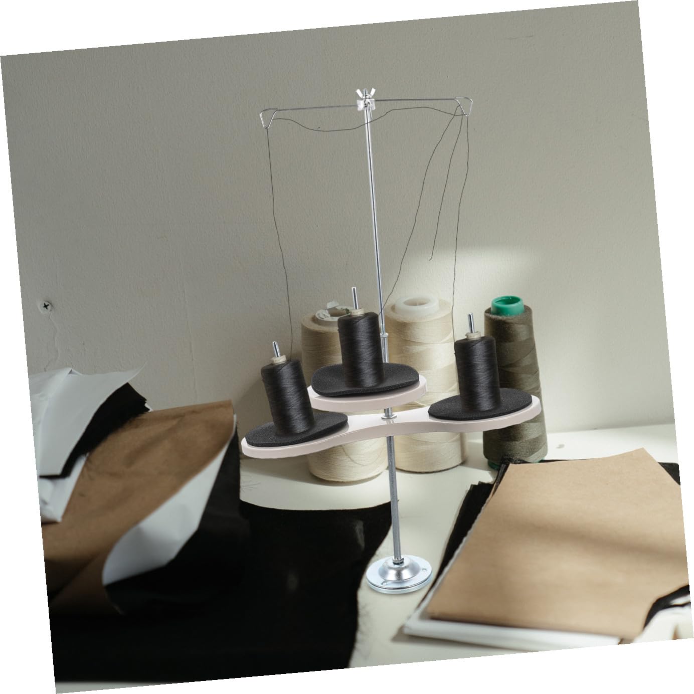 Porte-Fil pour Machine à Coudre Réglable en Fer Base Lourde Stable, Support Triple Bobines Pratique pour Couture et Broderie en Atelier