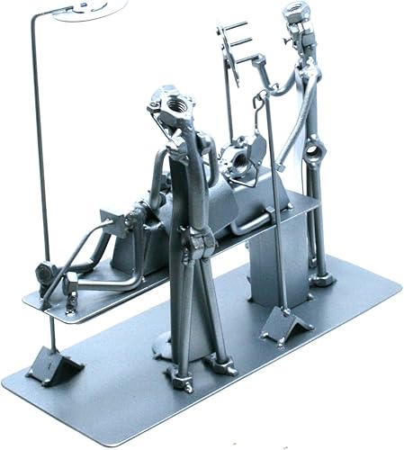 Miniatura 5 de Adorno de anestesia de metal 3D, neurocirujano, médico, decoración en miniatura de diseñador para el hogar, escultura soldada con autógena de