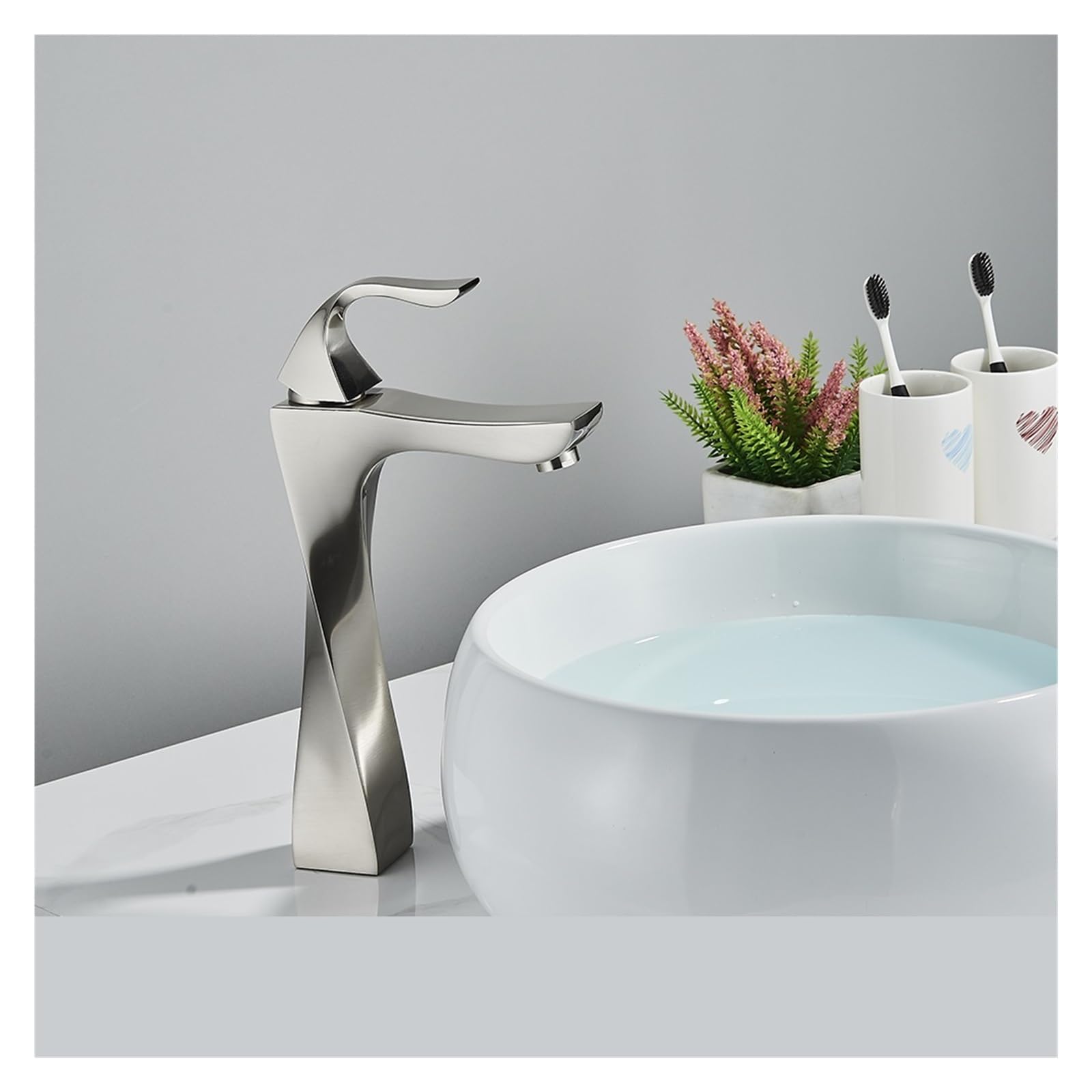 Mitigeur noir à levier unique anti-calcaire pour éviter les traces sur le lavabo