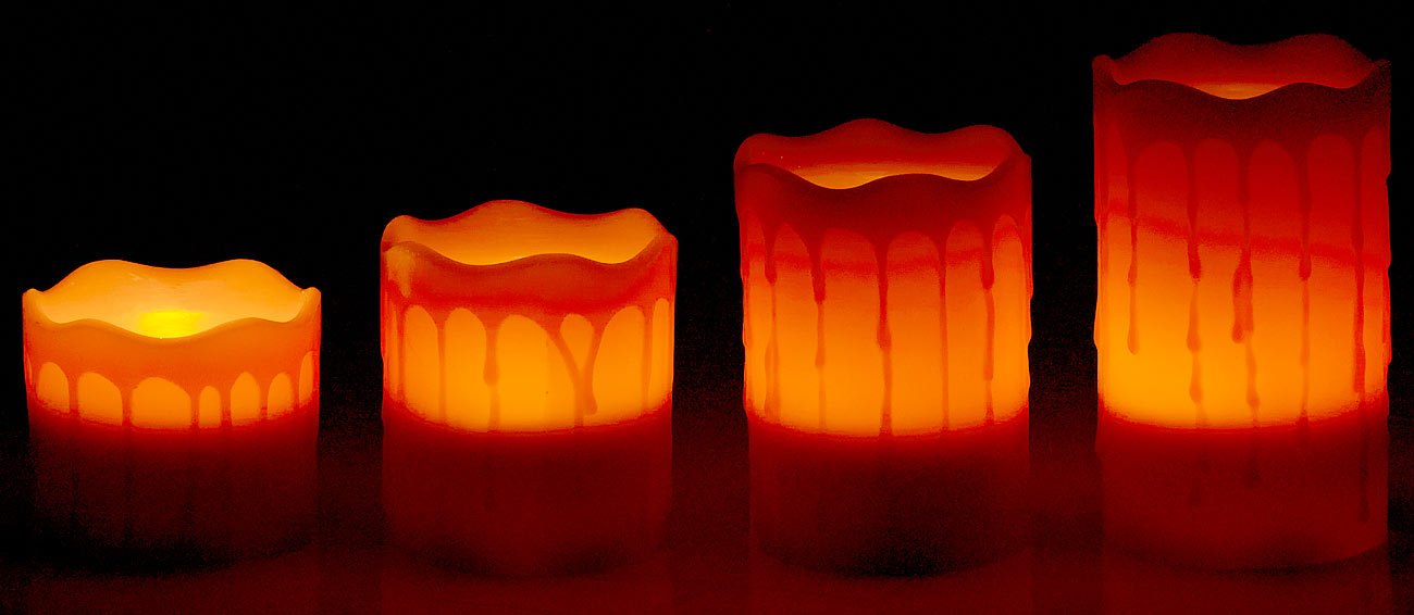 Tannenkranz LED-Kerze: Adventskranz mit roten LED-Kerzen, rot geschmückt (Adventskränze ohne Echte Kerzen, Tischdekorationen, Winter)