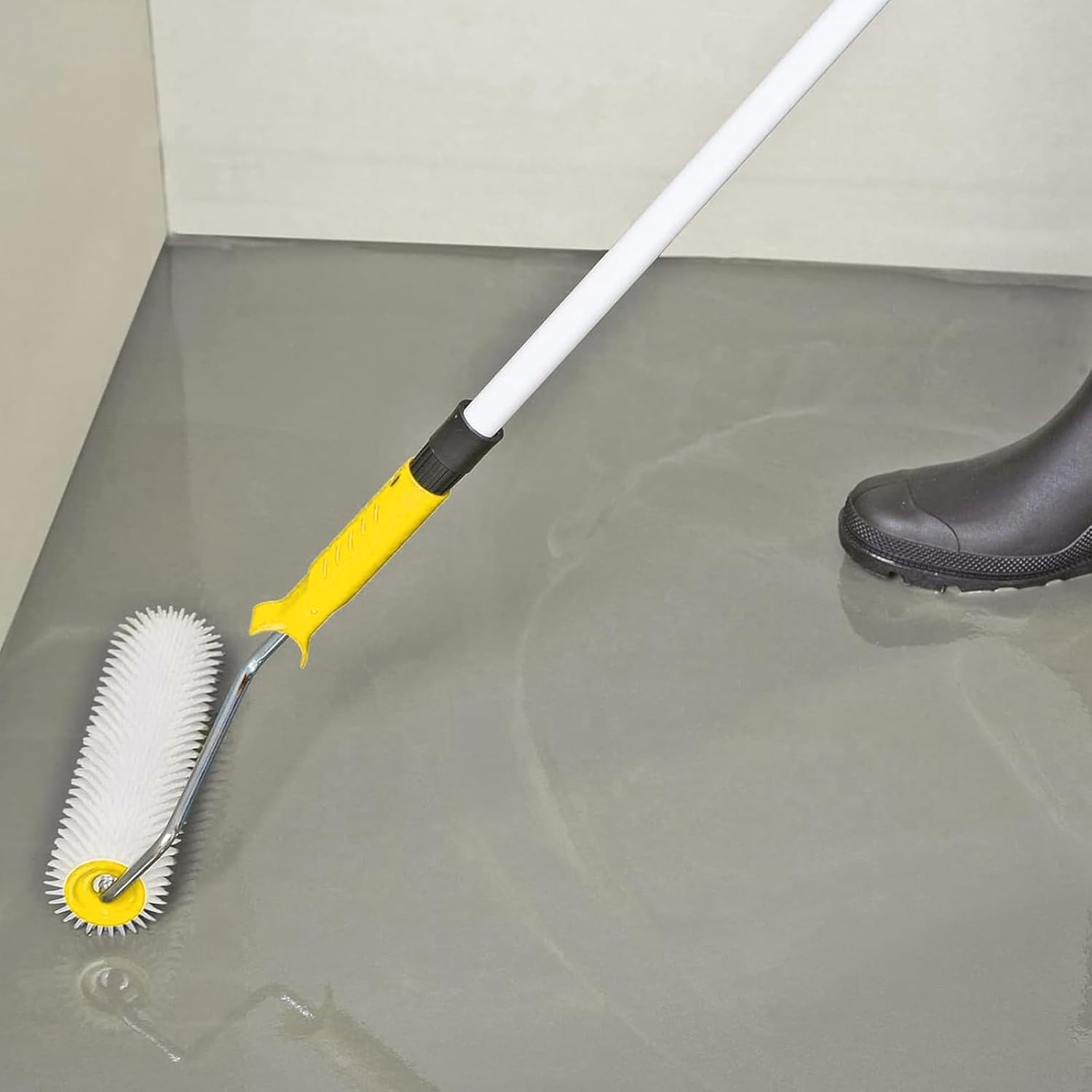Rouleau à pointes 15 cm pour sols autonivelants, époxy, latex, dissolvant de bulles