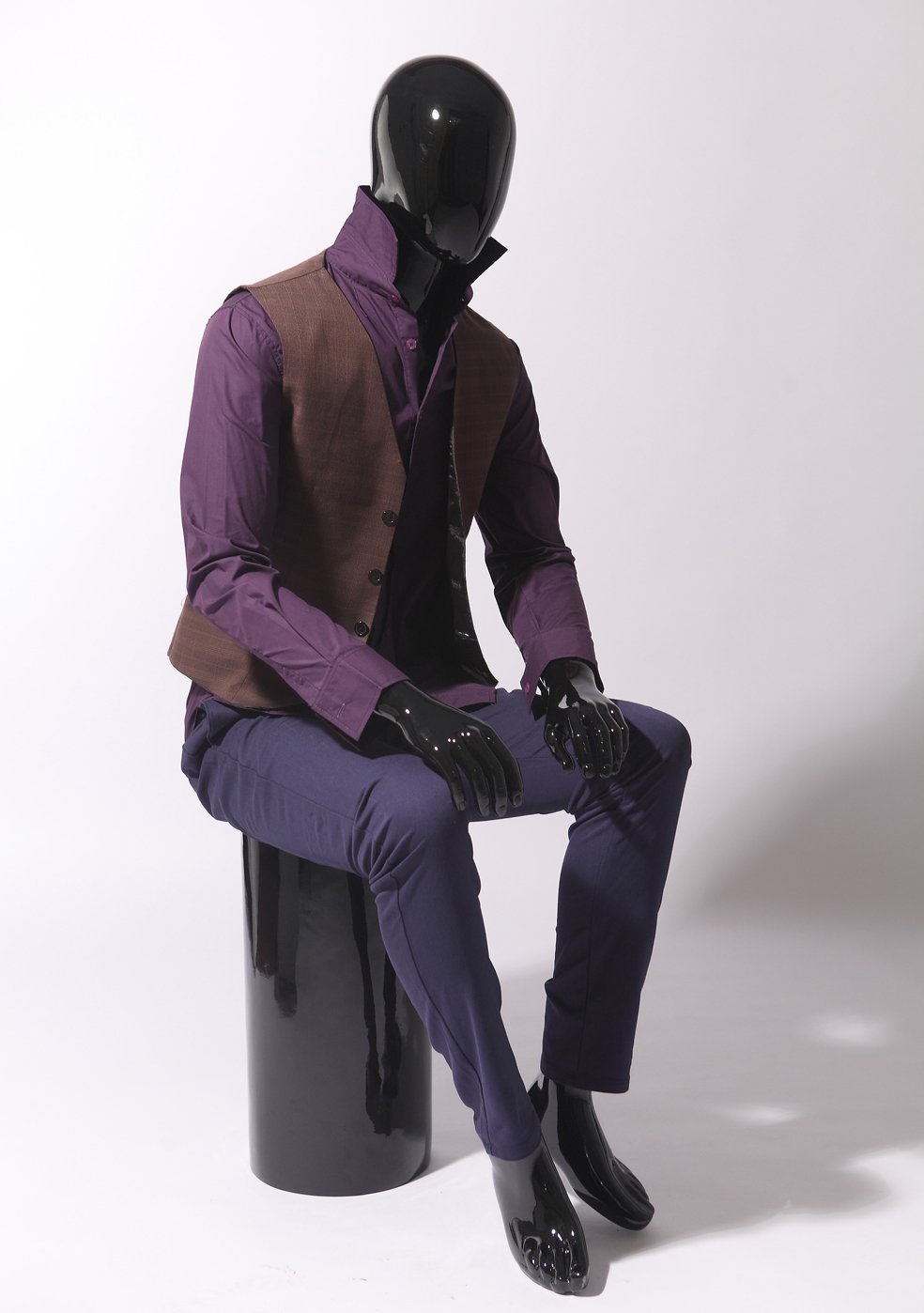 Mannequin de vitrine laqué noir ou blanc brillant « sans visage » (XM16-H mâle)