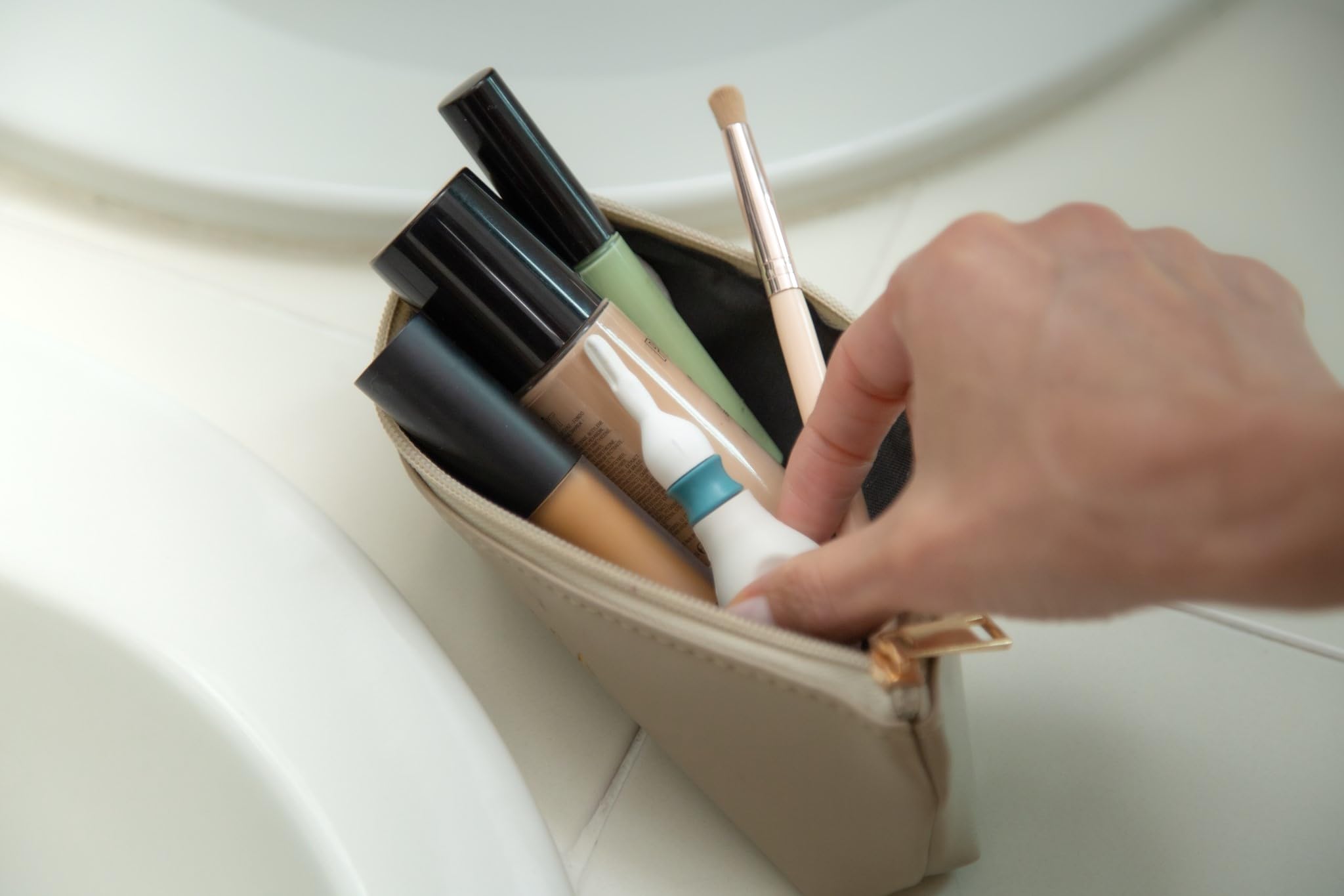 l'innovativo dispositivo brevettato per una pulizia delle orecchie sicura, efficace ed eco-sostenibile. Riutilizzabile, garantisce un’igiene auricolare superiore a casa e in viaggio.