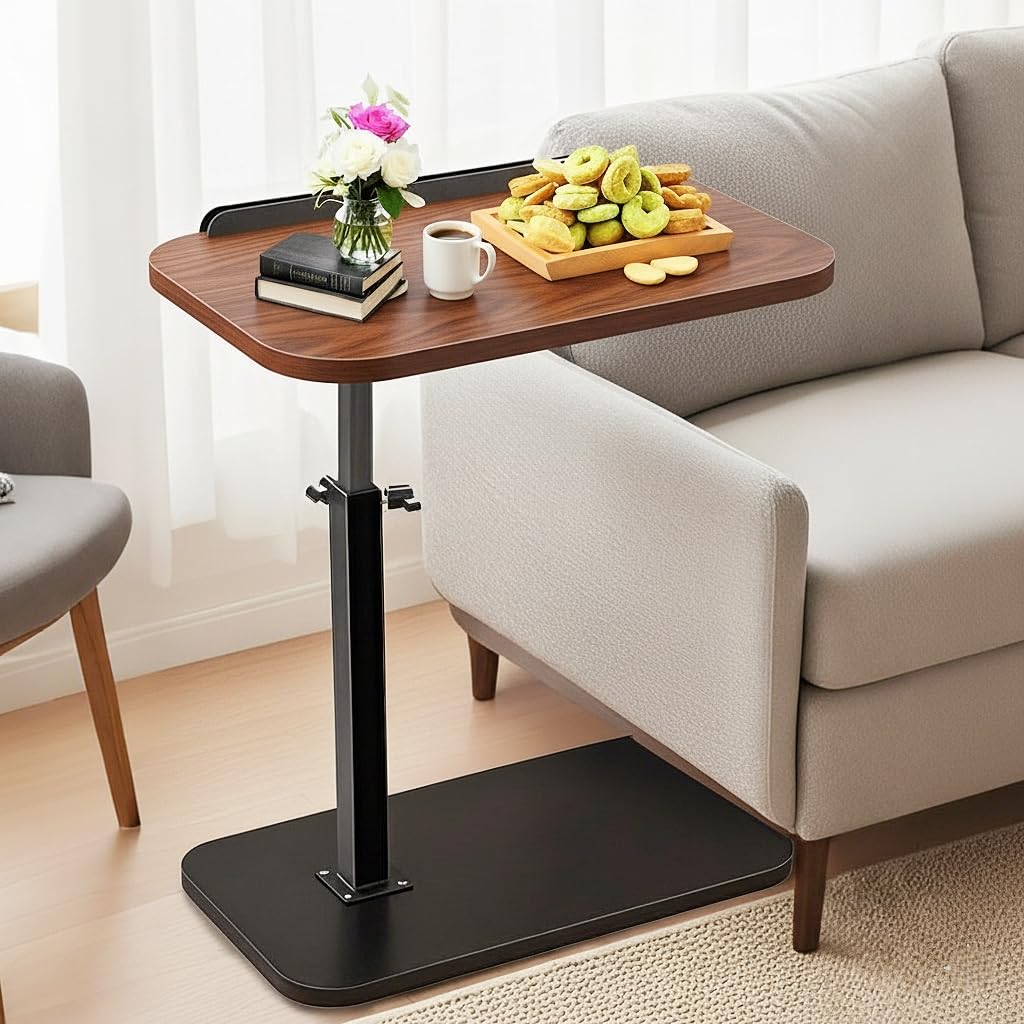 Table d'appoint en C réglable en Hauteur pour canapé,avec Fente pour téléphone et Tablette,lit, Coin Lecture, Table d'appoint en Forme de C pour canapé, Plateau TV Rotatif à 360 ° (Walnut)