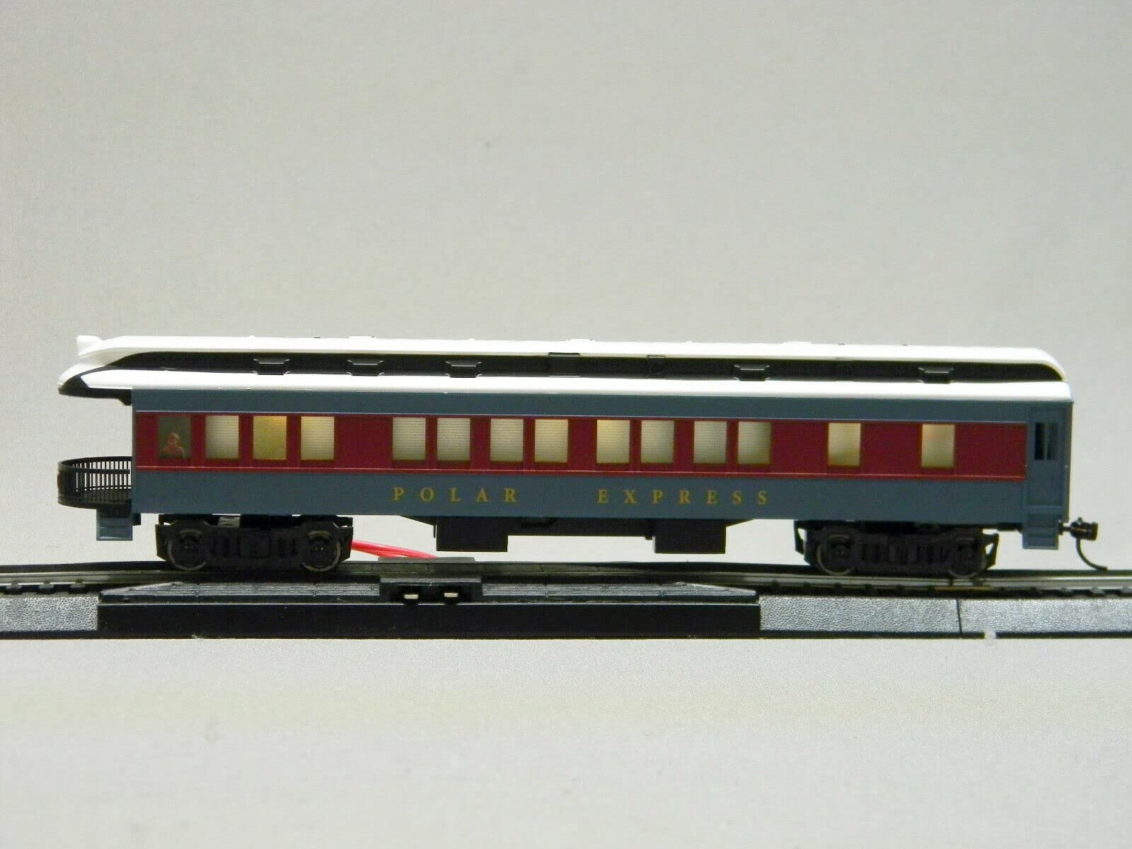 Walthers HO Scale 85' Budd Dome Coach Amtrak/Phase III (Red/White/Blue)