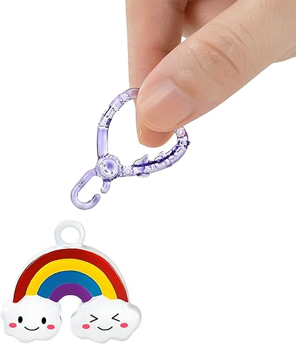 Vista 14 de Barbie Club Chelsea Dress-Up Doll (morena de 6 pulgadas) en disfraz de pastel con mascota y accesorios, para niños de 3 a 7 años Rosa