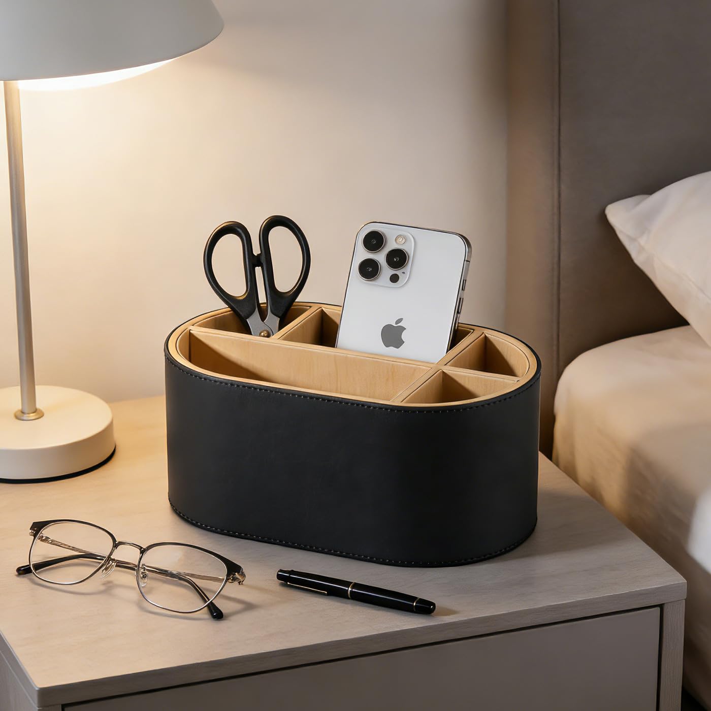 KINGFOM Schreibtisch Organizer aus Leder, Stiftehalter mit 5 Fächern, Ovaler Büro Organizer für Stifte, Fernbedienung & Zubehör, Schwarz, für Büro & Home Office (Schwarz)