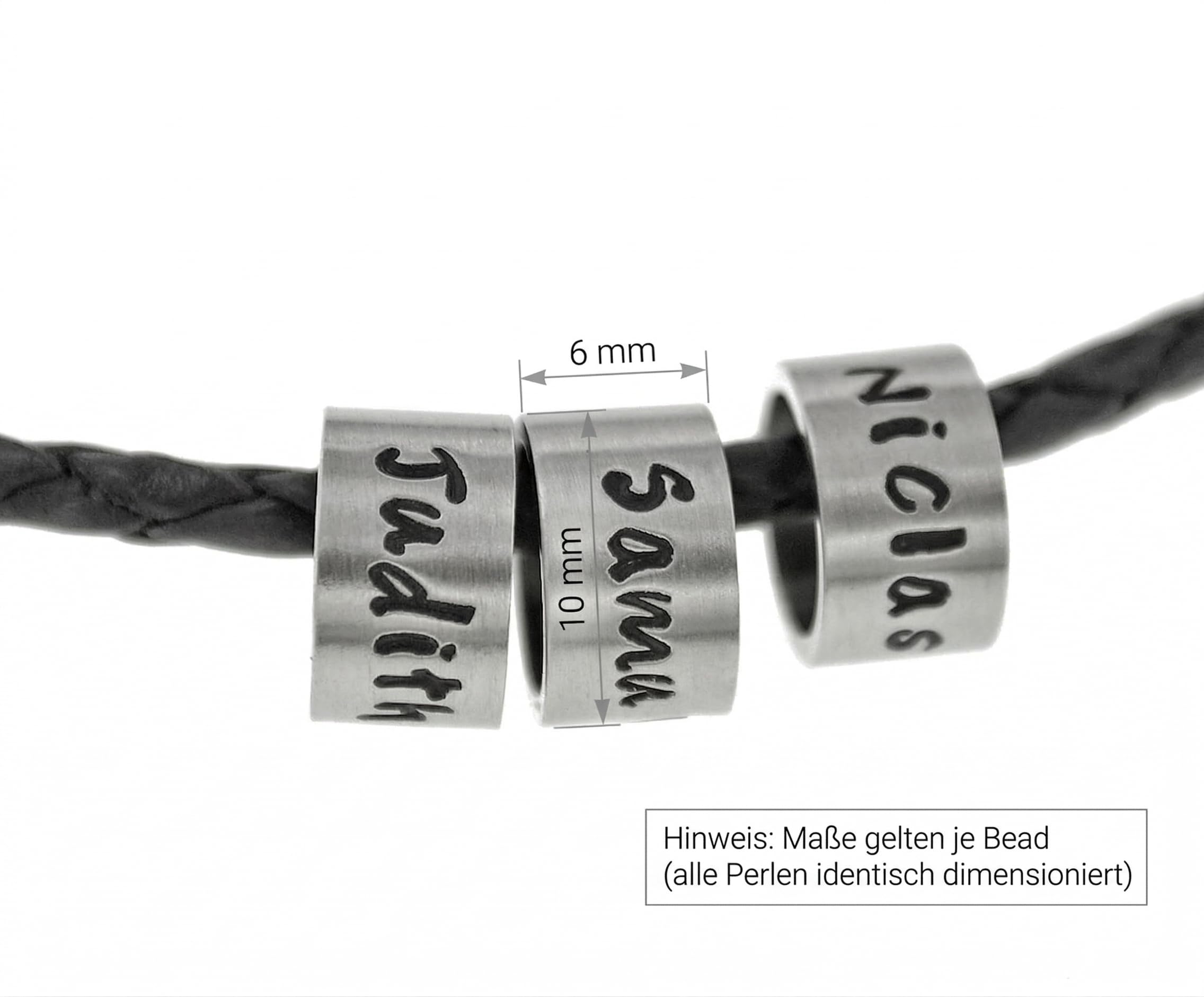 Personalisierte Halskette mit 3 Gravur-Anhängern aus Edelstahl – Individuelle Kette mit Wunschnamen & Datum – Lederband oder Edelstahlkette – Handgefertigt – Geschenk für Damen & Herren