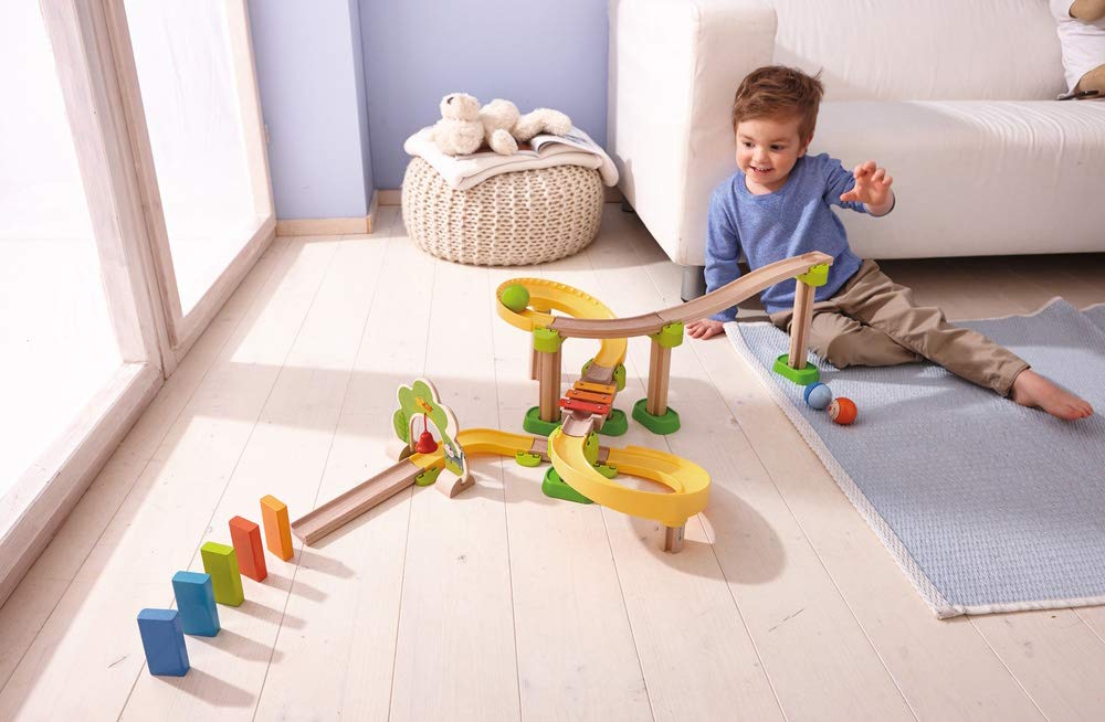HABA 302056 - Kullerbü - Kugelbahn SIM-Sala-Kling, Holzkugelbahn mit vielen spannenden Bauelementen, Glöckchen-Tor und Klangtreppe, 38 Bauteile, Spielzeug ab 2 Jahren & Kullerbü Ergänzungsset Säulen