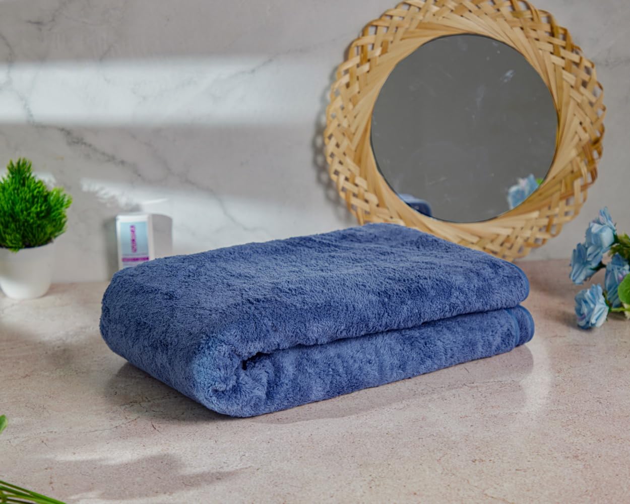 Fezora® Toallas de baño de microfibra de 500 g/m², (70 x 140) felpa extrasuave y secado rápido, alta absorción con toallas de gran tamaño para baño (paquete de 2) (azul oscuro y morado)