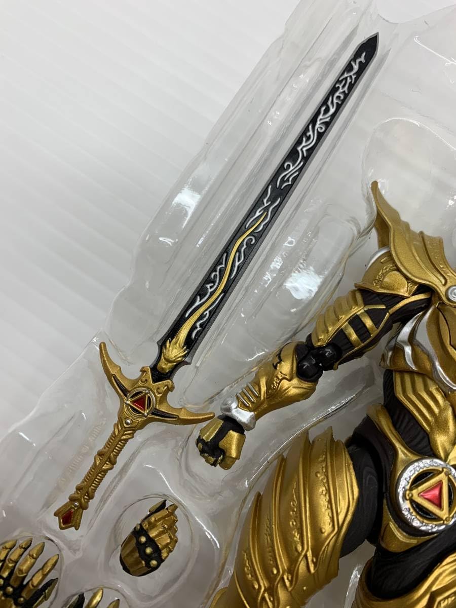 GARO 金色フィギュア 剣付きライター付き GARO 金色フィギュア 剣付きライター付き - メルカリ