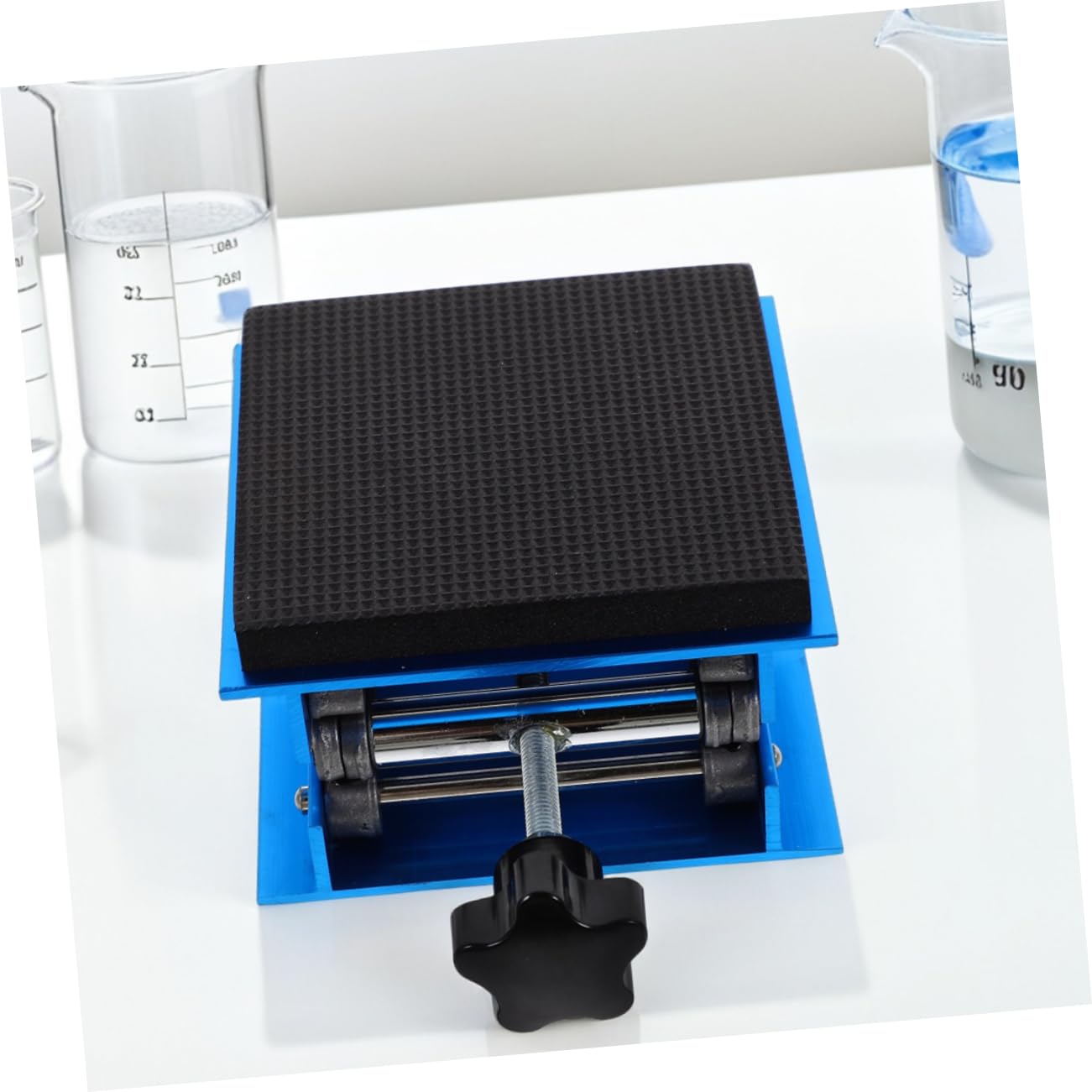 Piattaforma di supporto da laboratorio con altezza regolabile 15 x 15 cm, in lega di alluminio, con spon anti-urto e antiscivolo per esercitare ed esperimenti