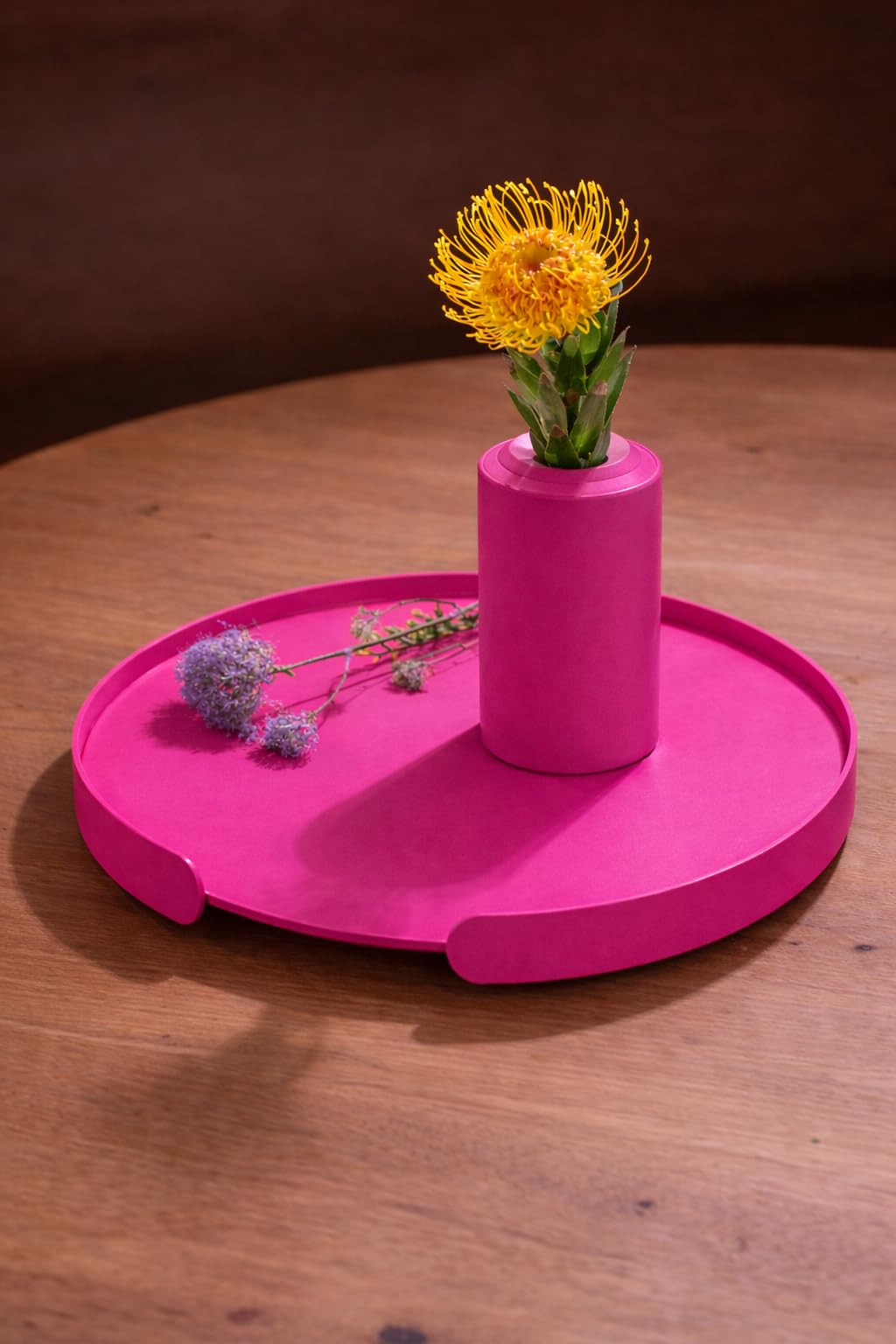 Rundes Serviertablett Ø 30 cm aus Aluminium, pulverbeschichtet & wetterfest – kompakt mit umlaufender Reling, für Küche, Wohnzimmer, Balkon & Terrasse – Milo (Pinkmagenta)