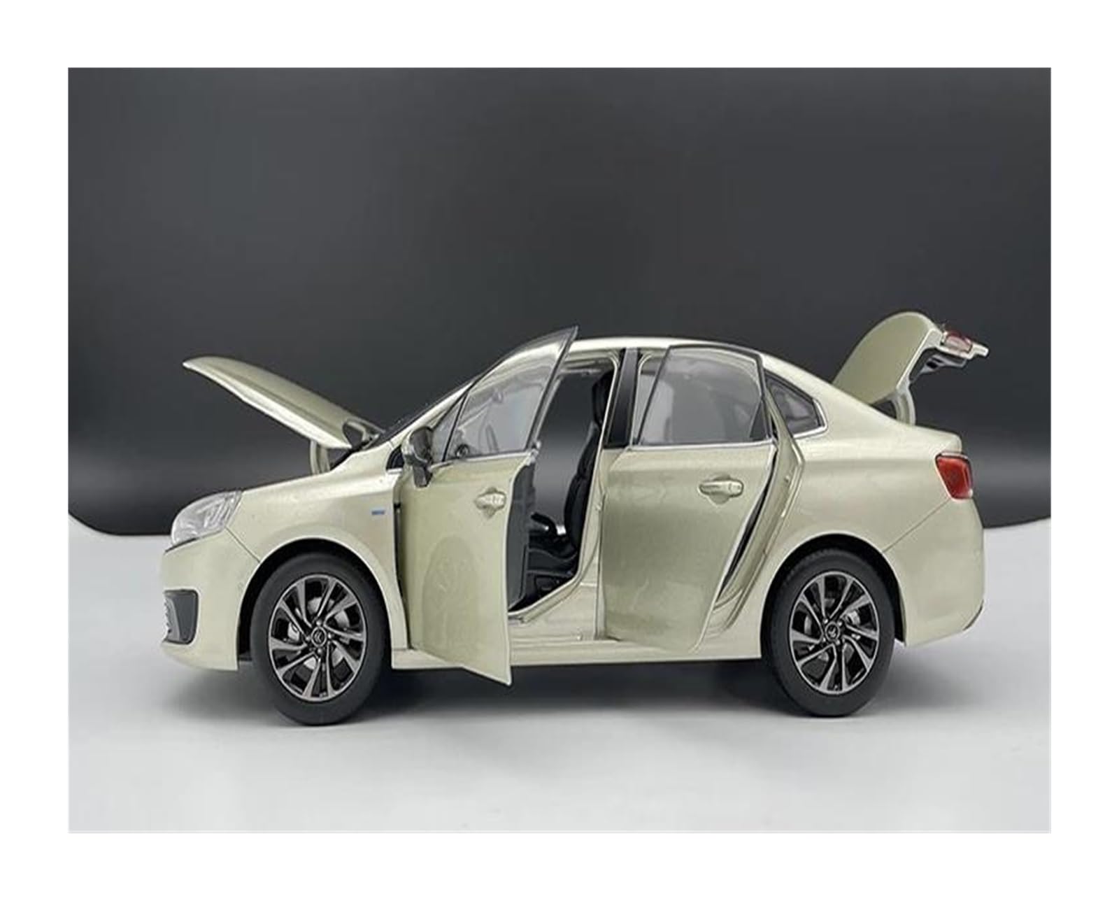 Metallo Scala Replica 1 18 per Dongfeng Citroen Sega C4 modello auto lega pressofusa collezione decorazioni per la casa Hobby Veicoli Giochi Set