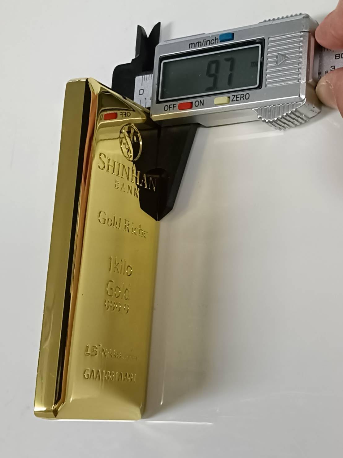 Amazon | 新韓銀行 GOLD SHINHAN BANK 1kg 999.9刻印 金塊レプリカ