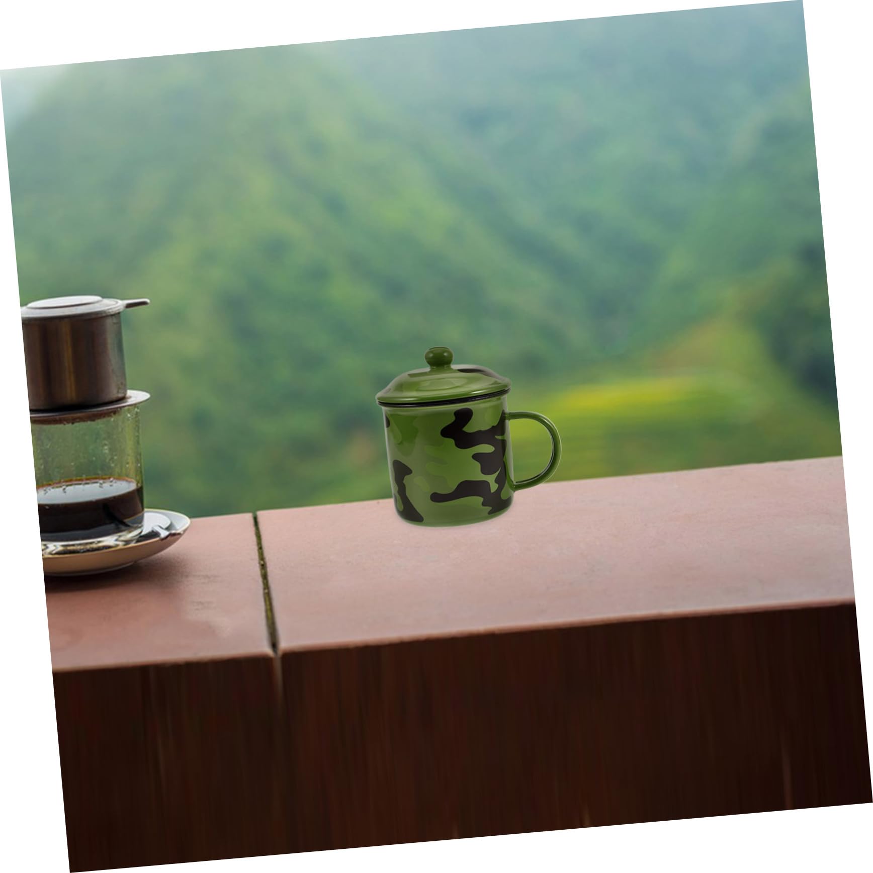 KOMBIUDA Retro Emaille Kaffeetasse Vintage Trinkbecher Für Zuhause Und Camping Geeignet Für Kaffee Tee Und Saft Isolierter Becher Militärgrünem Camouflage-design Für Outdoor-abenteuer