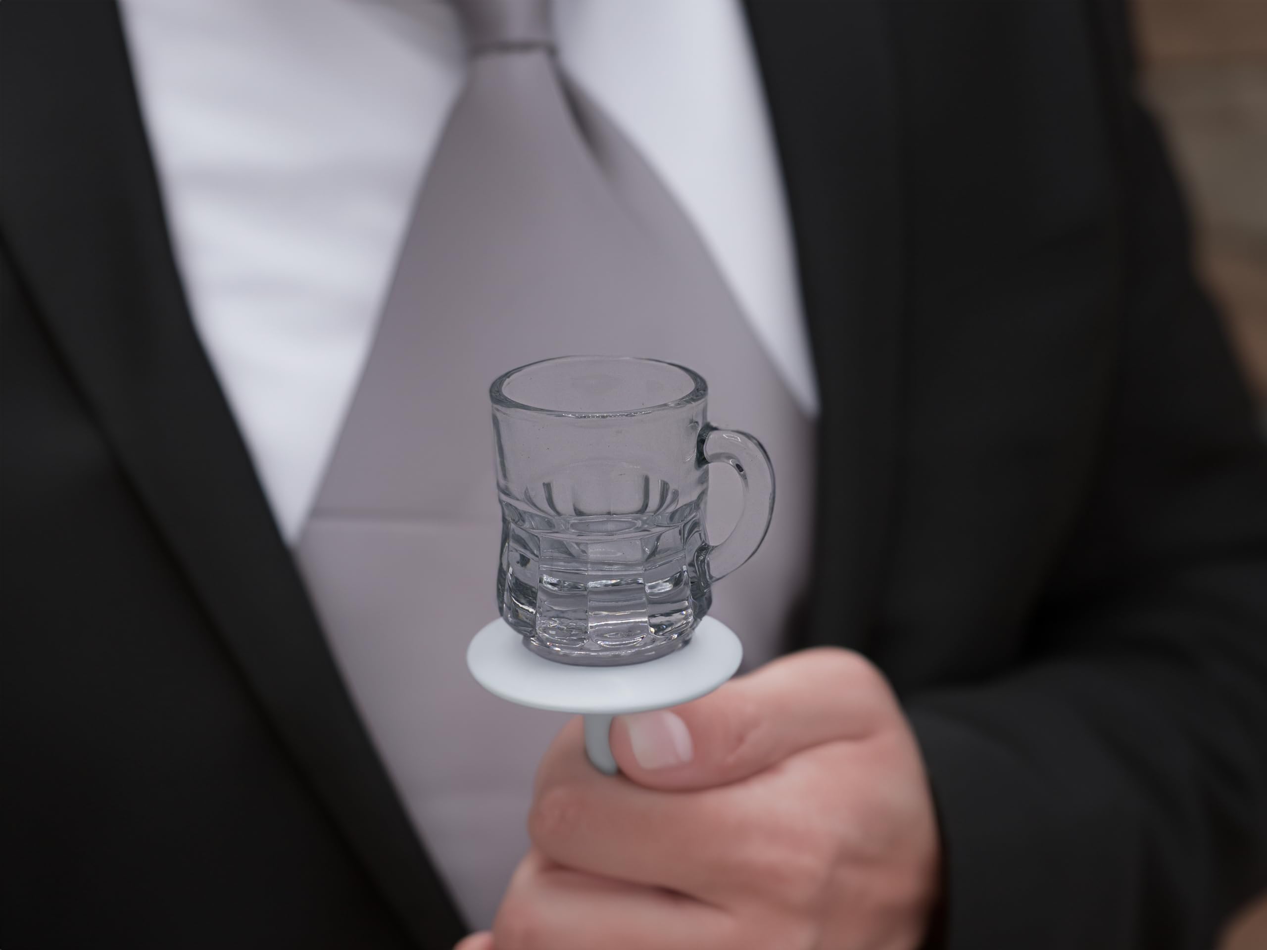 Pack de 24 Vasos de Chupito Únicos y Originales en Forma de Jarra de Cerveza con Asa - 28 ml - Mini Jarras para Licores, Ideal para Fiestas, Eventos - Vidrio Transparente