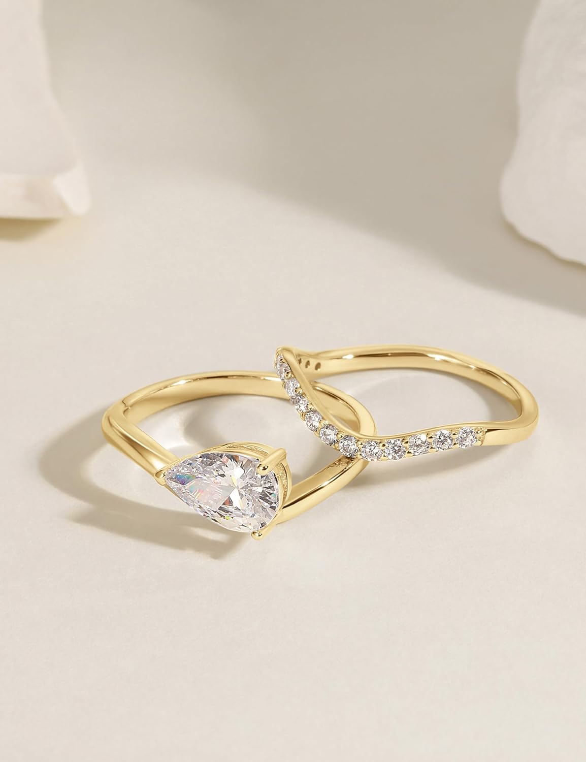 EAMTI 1.5CT Bridal Ring Sets Pear Cut CZ Promise Engagement Rings Curved Wedding Bands for Women Travel Ring Size 4-10